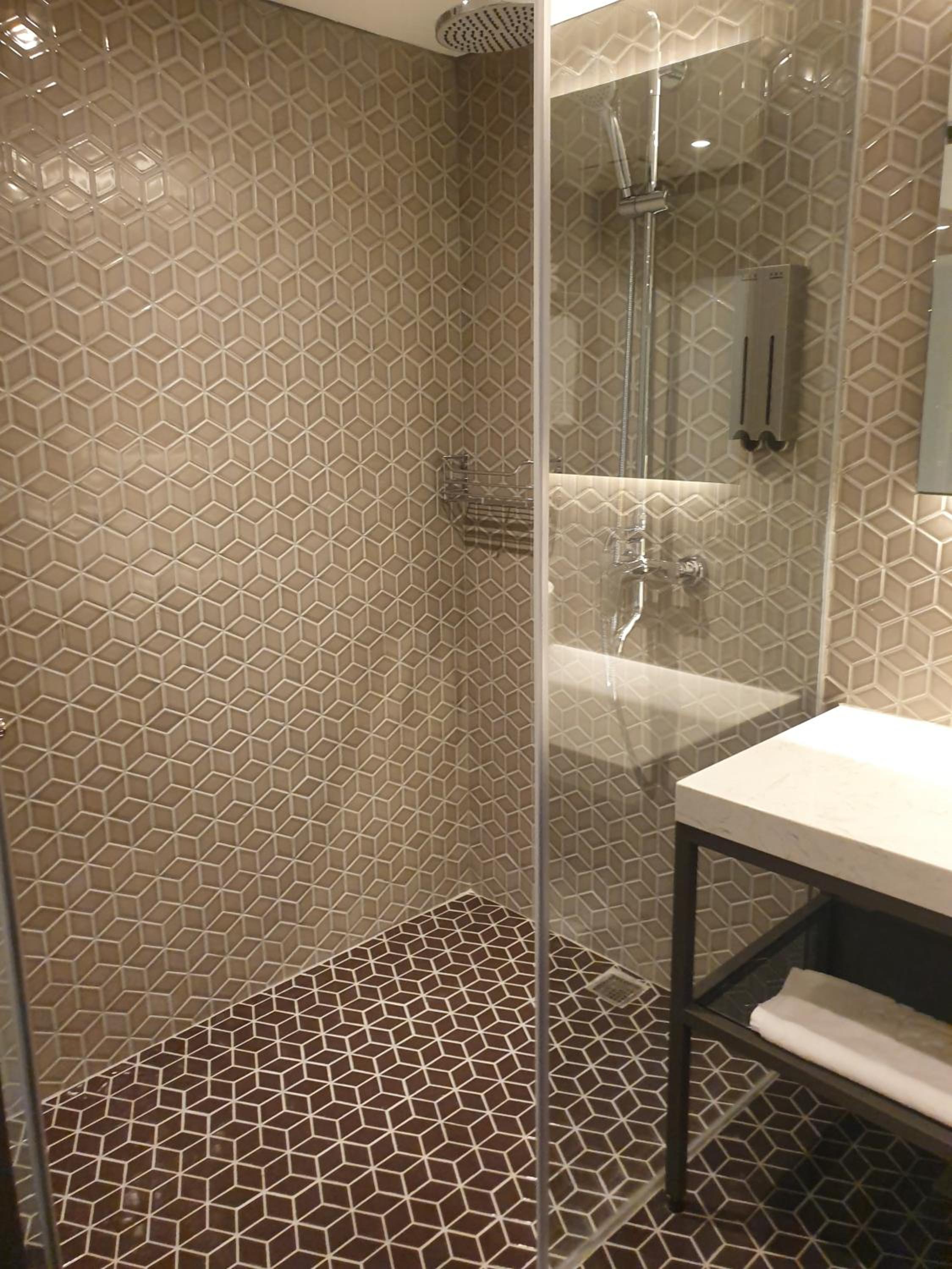 Standard Double Room - No Window - Photo 12