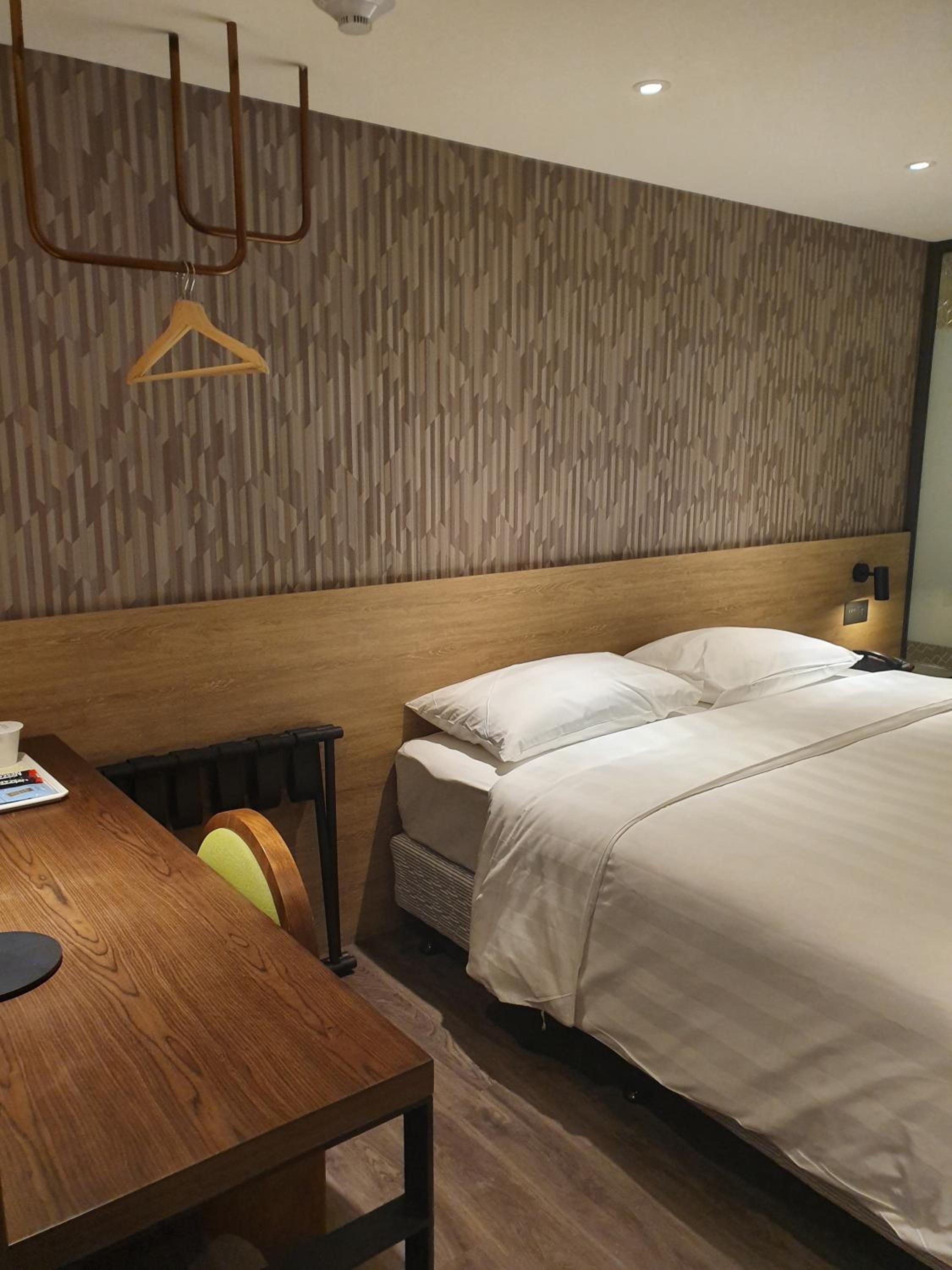 Standard Double Room - No Window - Photo 2