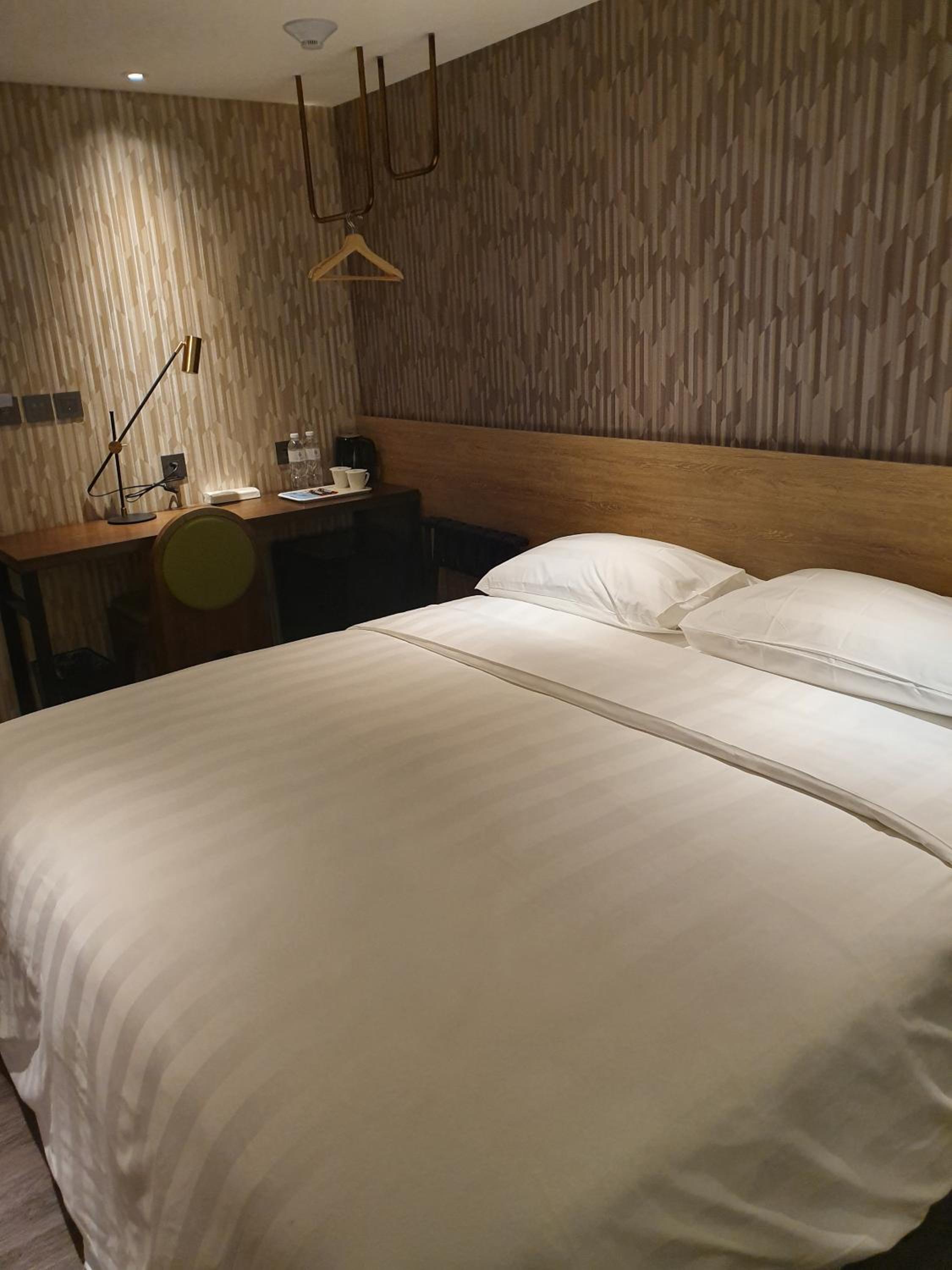 Standard Double Room - No Window - Photo 3