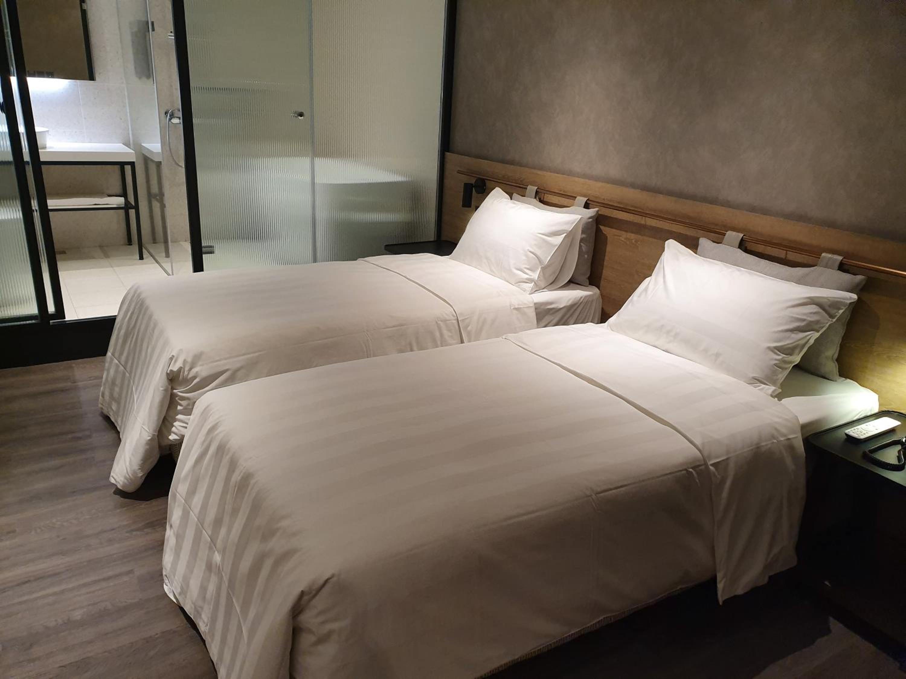 Superior Twin Room - No Window - Photo 3