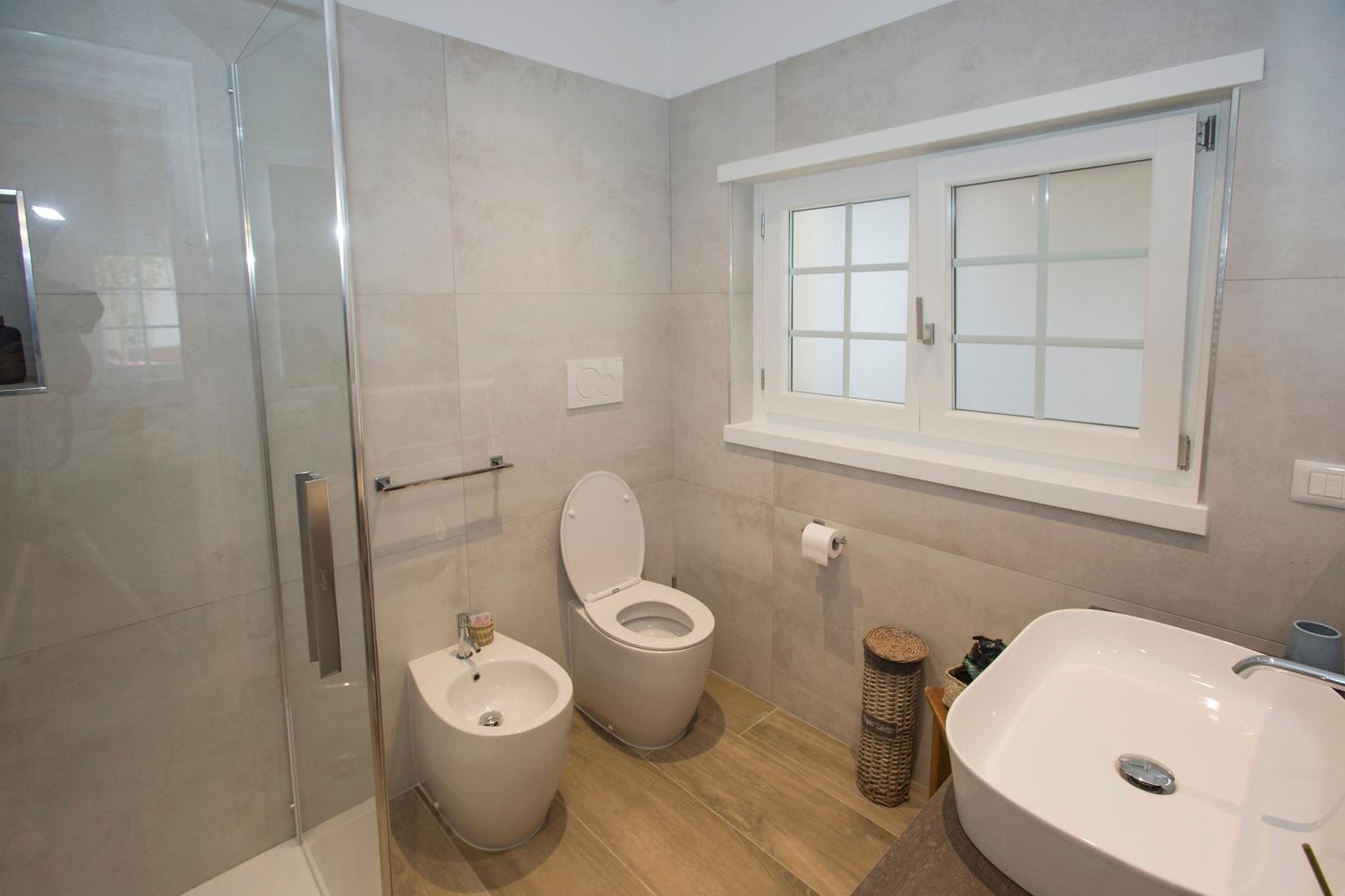 Single Room with Private Bathroom photo 2