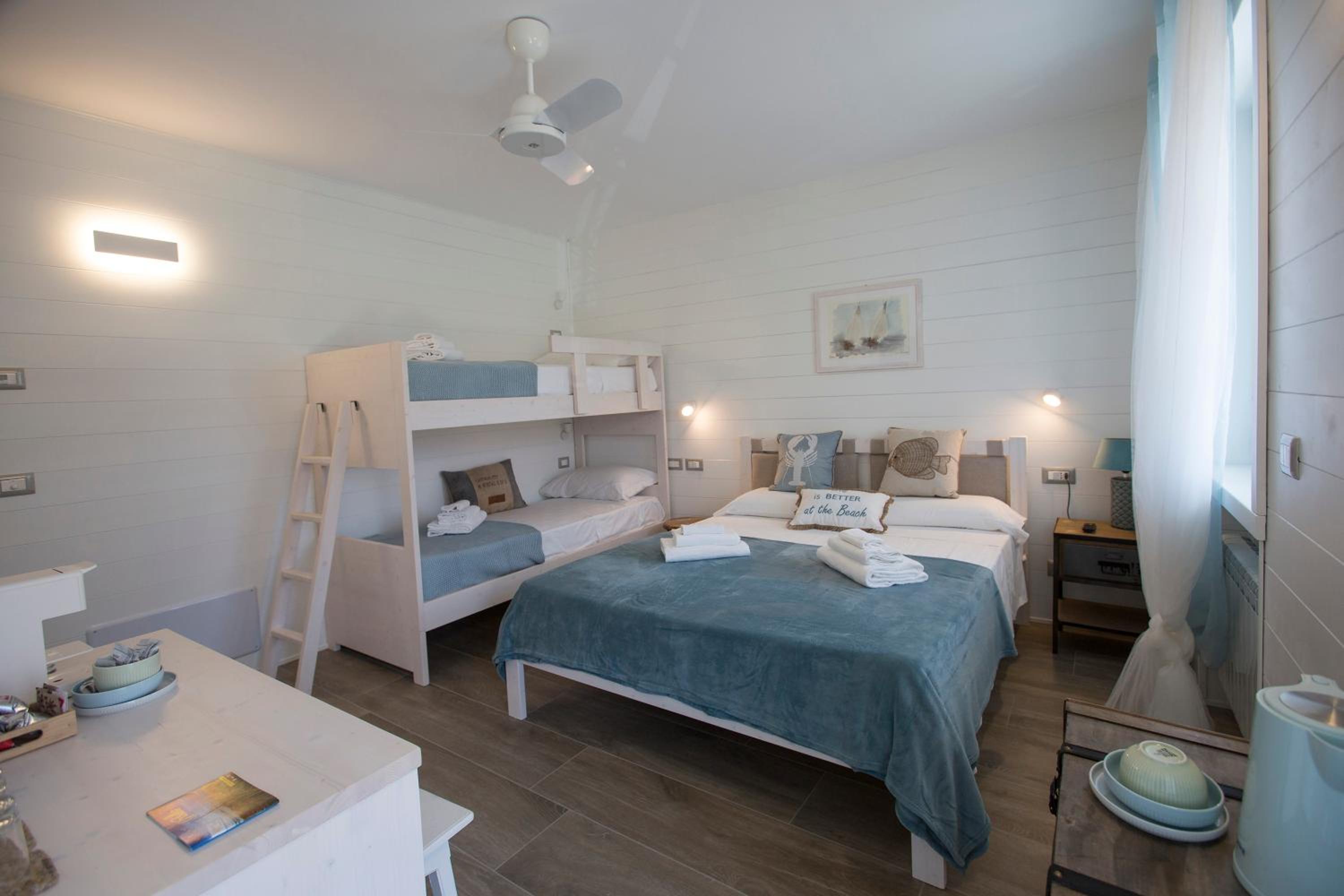 Quadruple Room with Private Bathroom photo 1