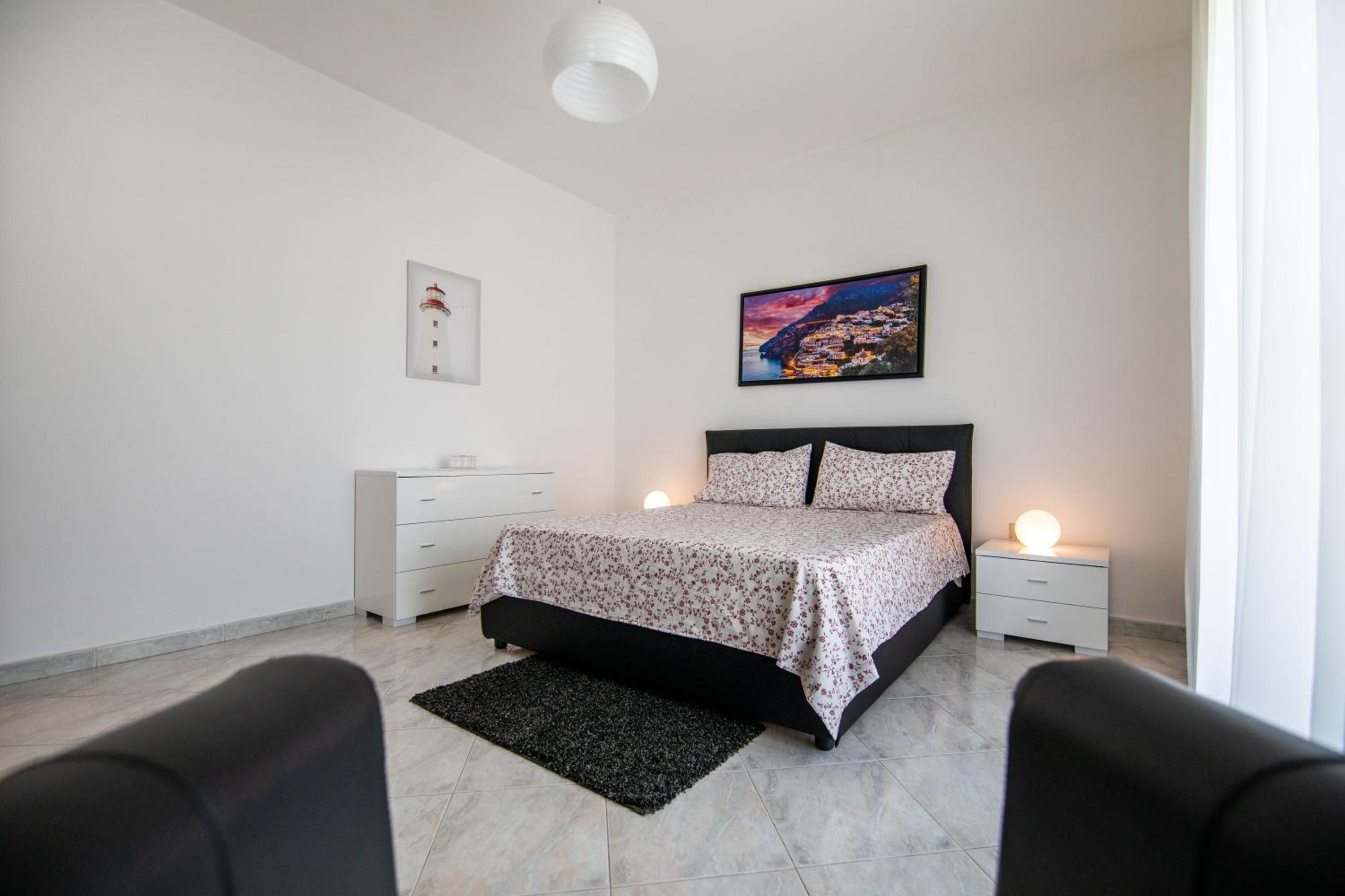 Four-Bedroom House photo 2
