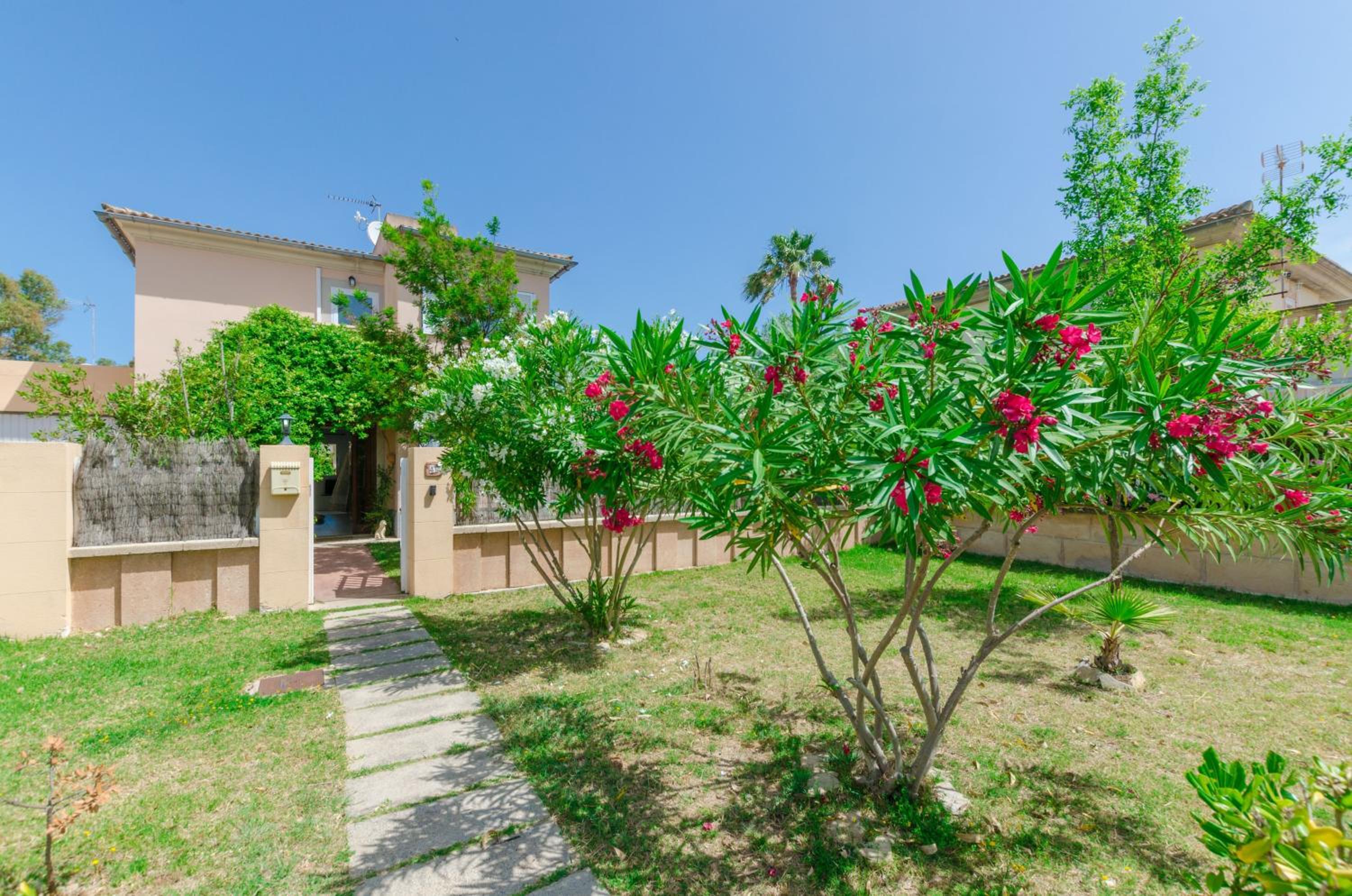 Three-Bedroom Villa photo 2