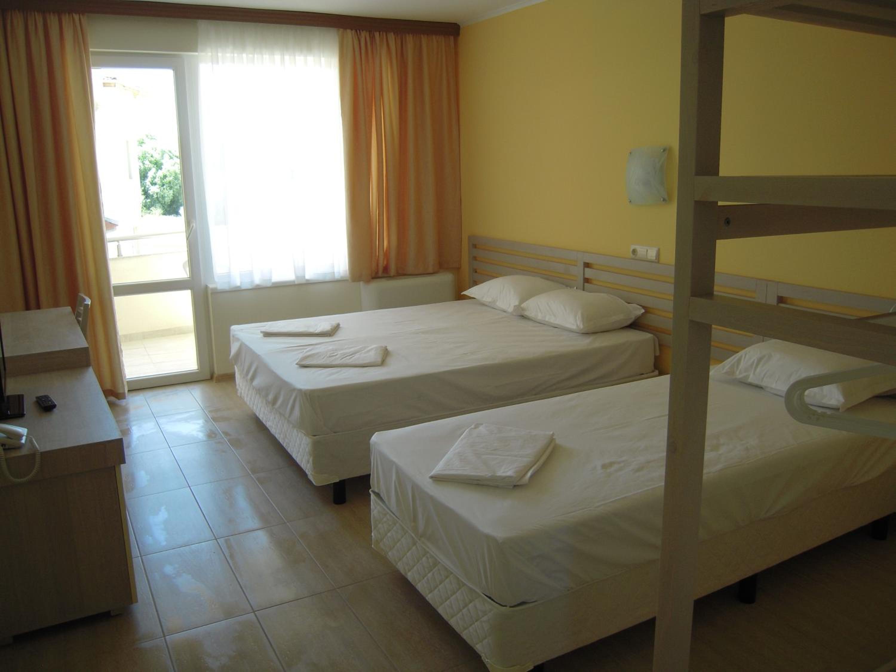 Triple Room with Balcony (3 Adults) photo 1