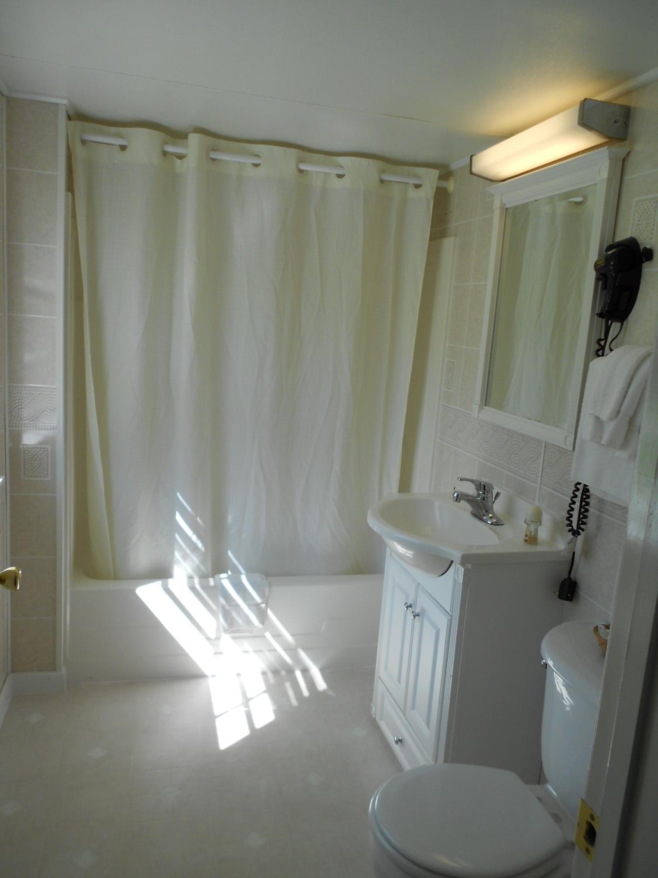 Queen Room - Photo 2