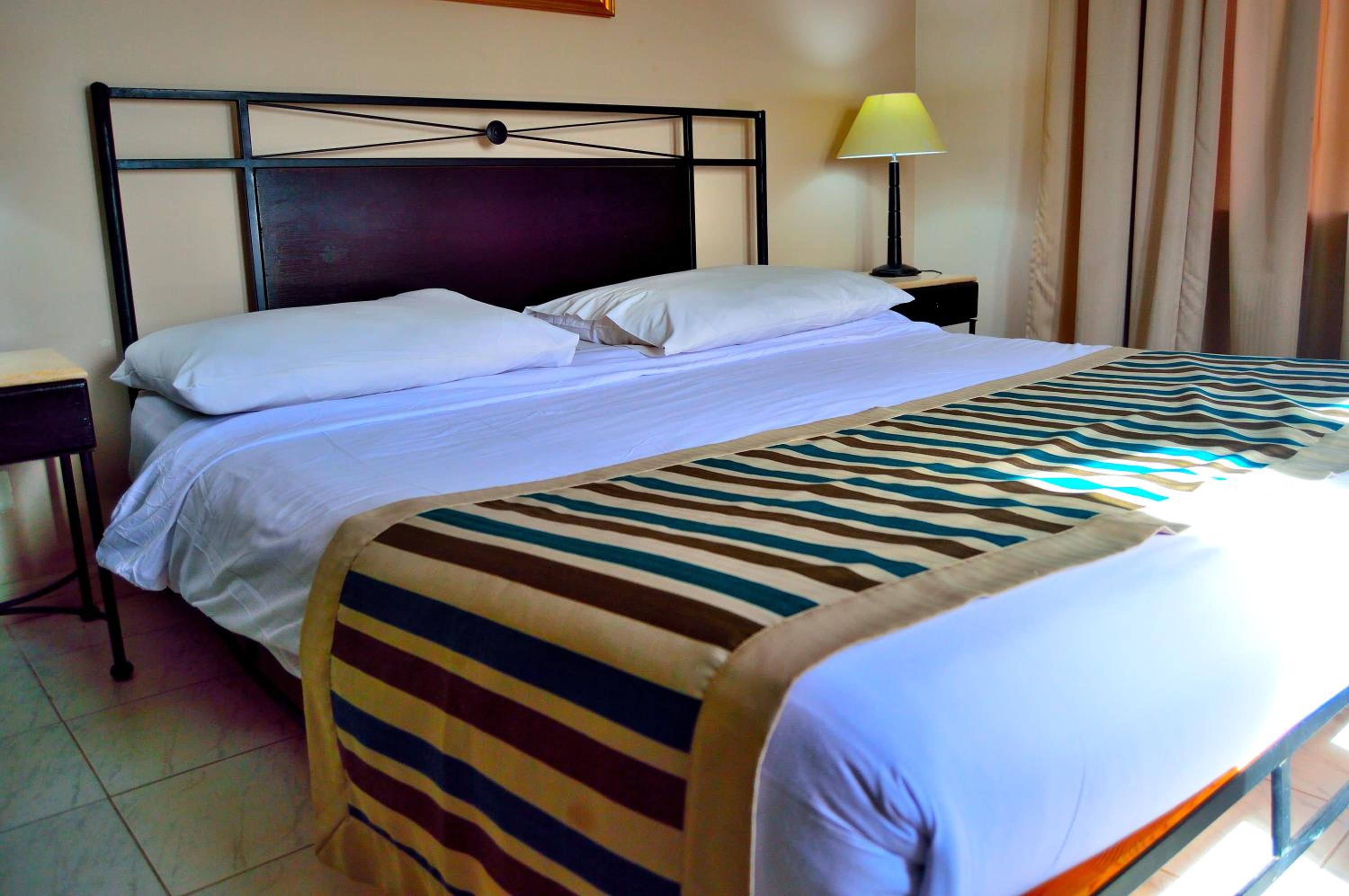 Standard, Queen or Twin Bed, Bay View