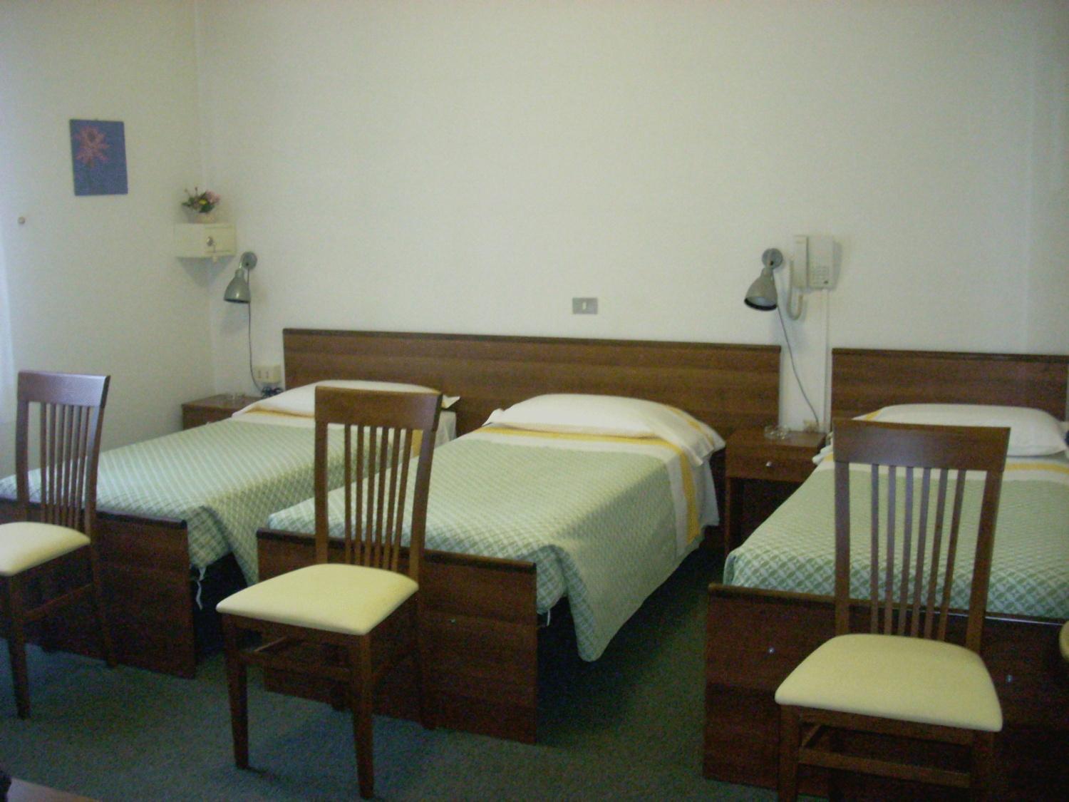Triple Room - Photo 9