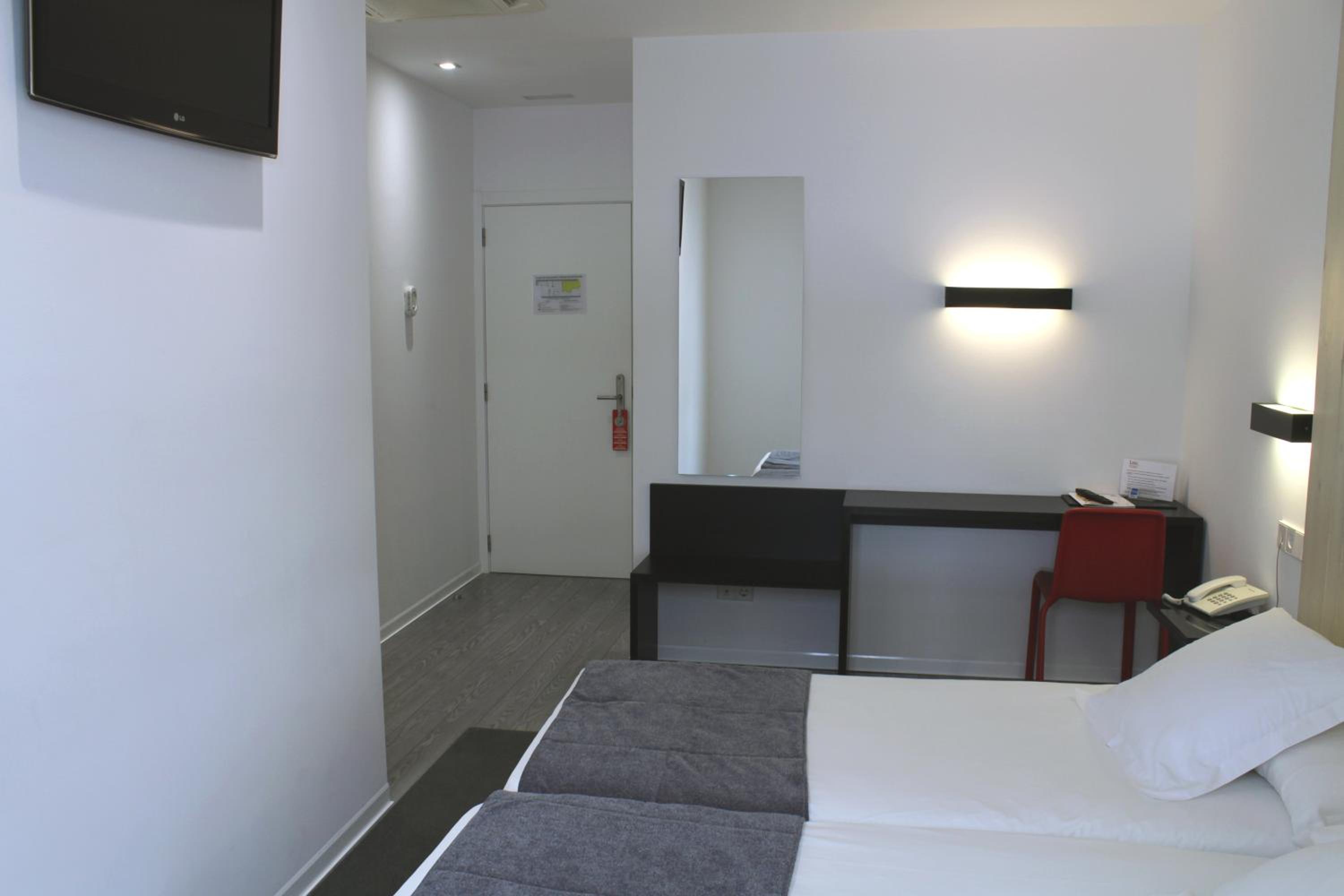 Twin Room - Photo 4