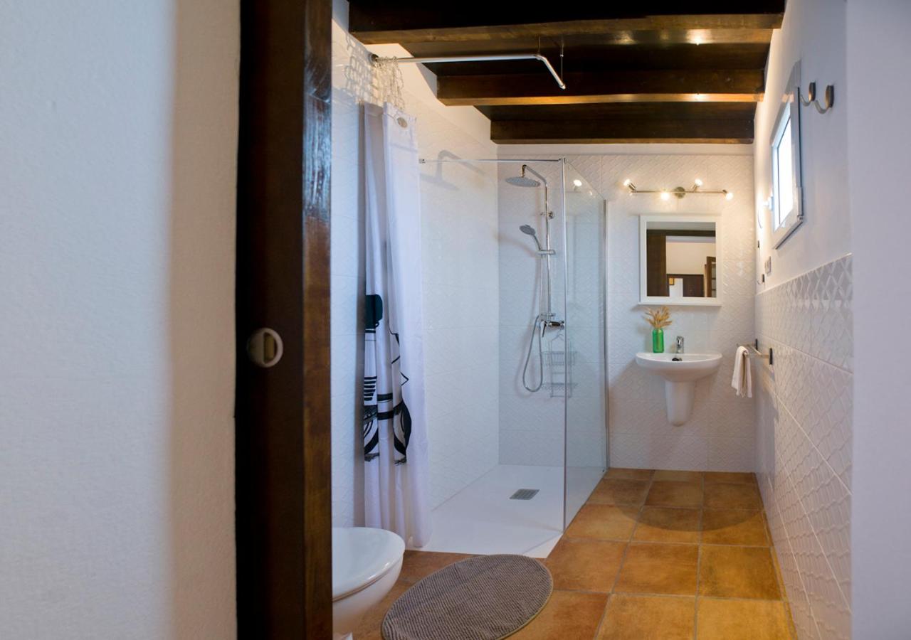Twin Room with Private Bathroom photo 2