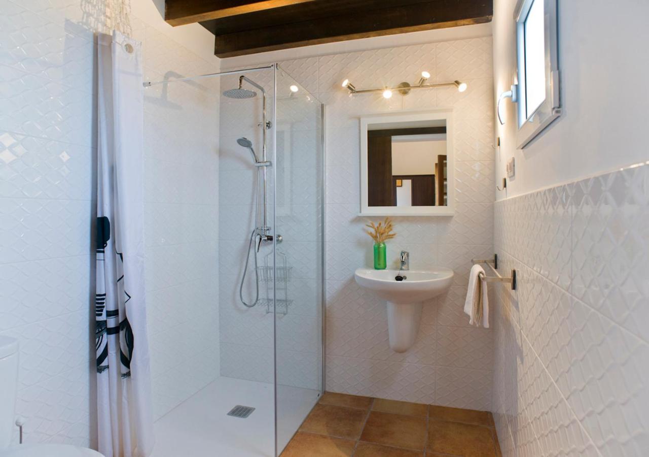 Twin Room with Private Bathroom photo 3