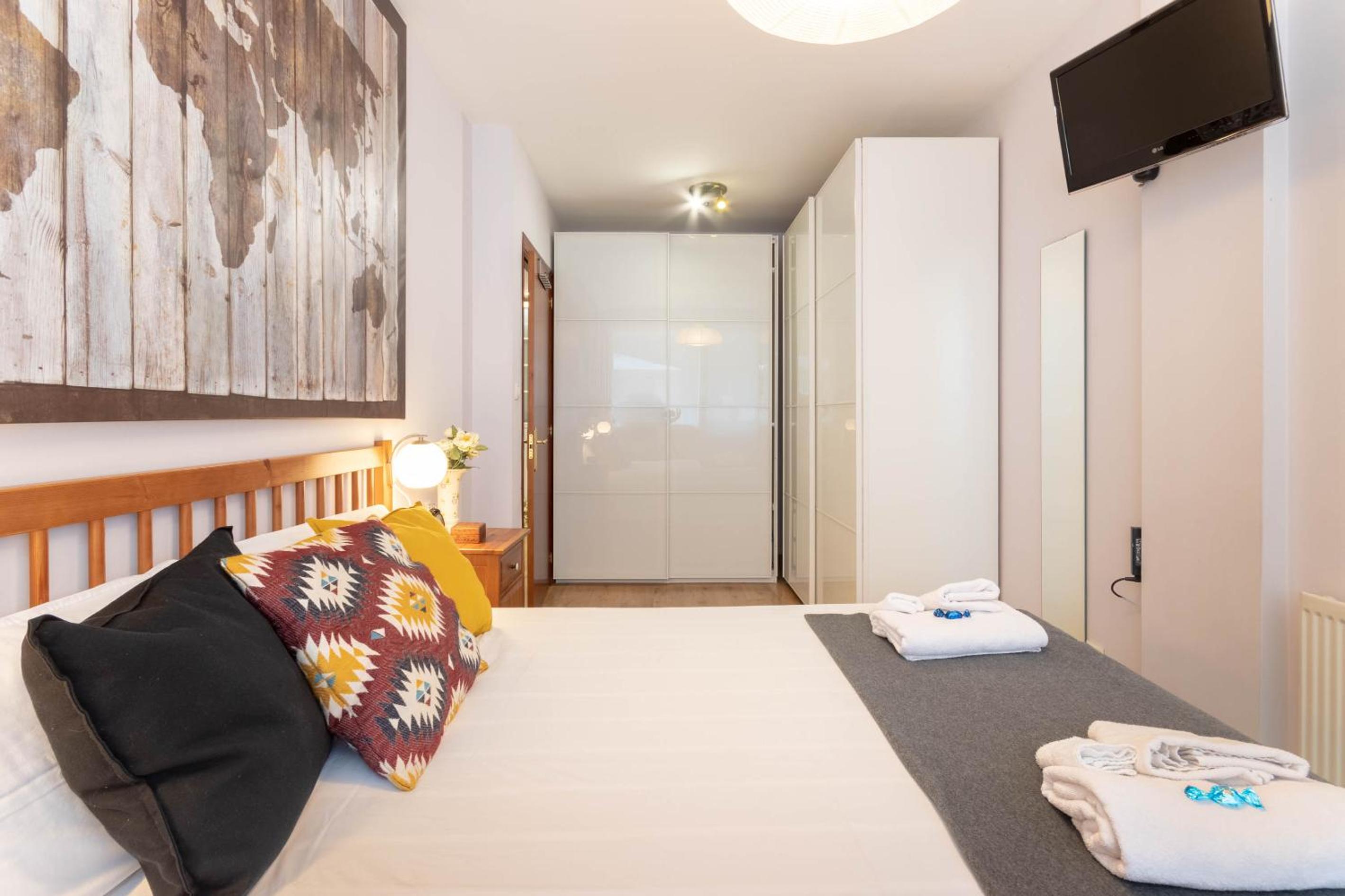 Apartment with Terrace - Photo 84
