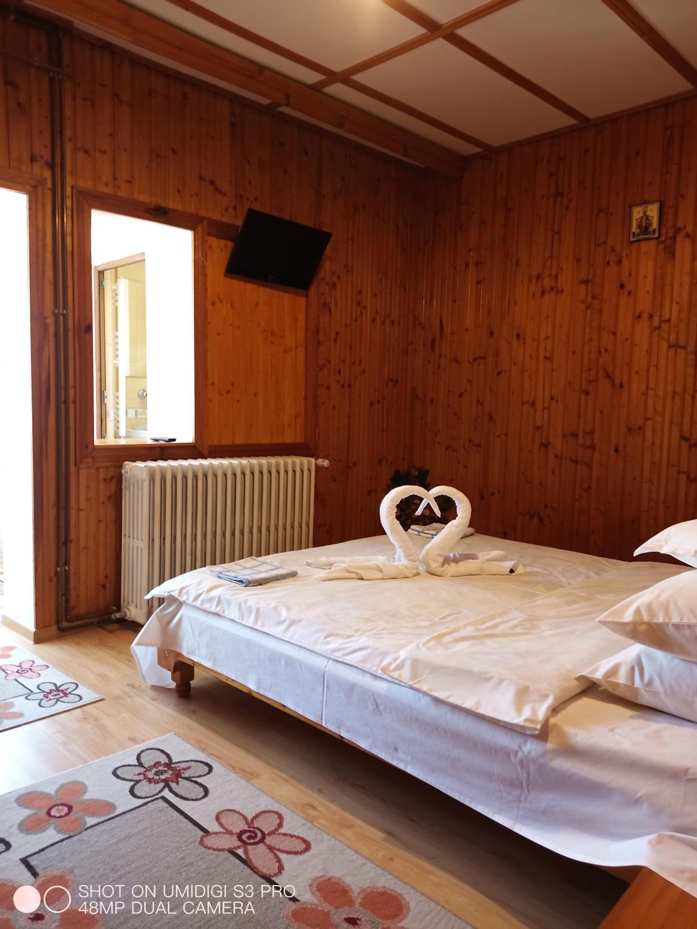 Deluxe Double Room with Shower - Photo 1