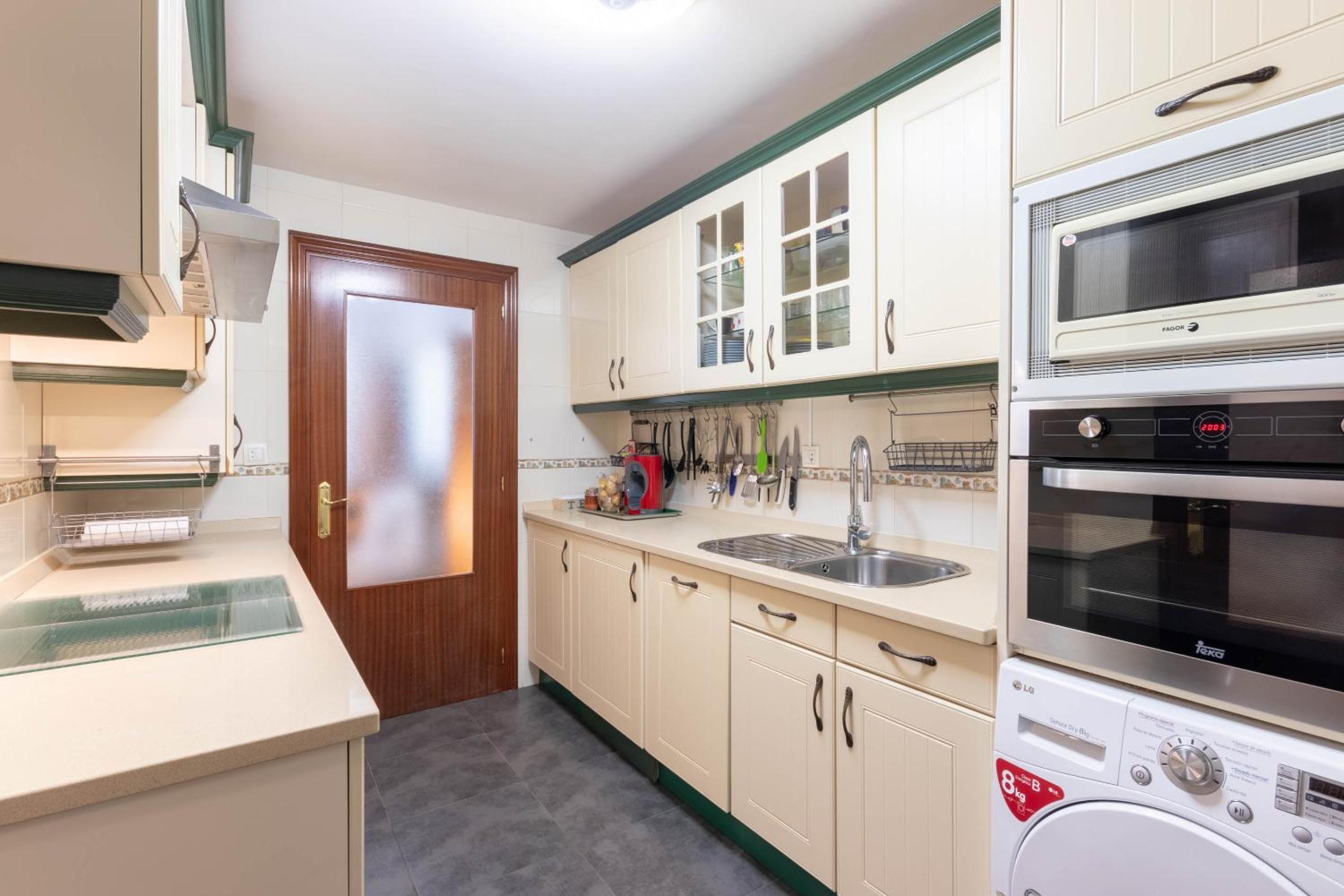 Apartment with Terrace - Photo 85