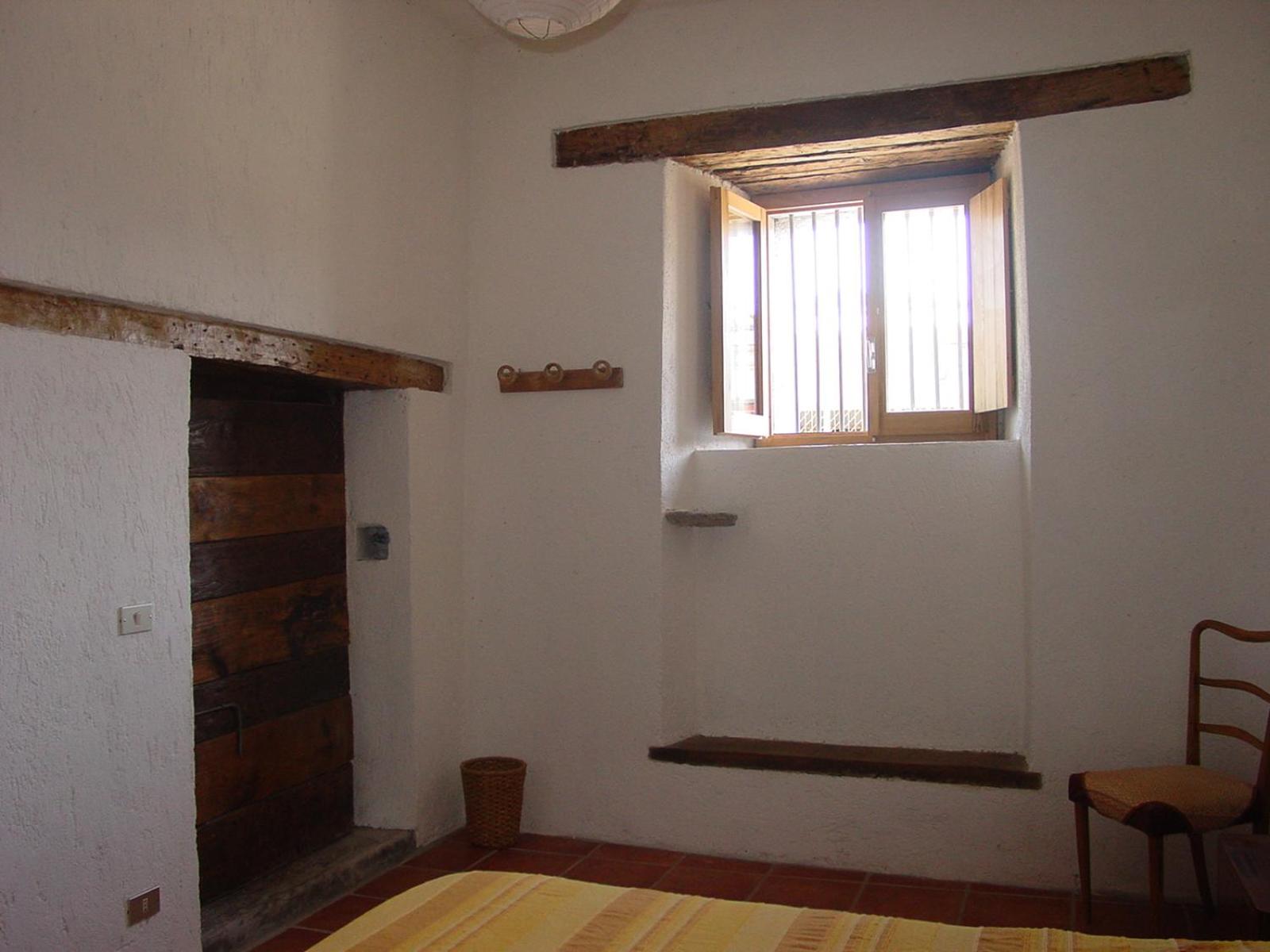 Standard Double Room - Photo 8