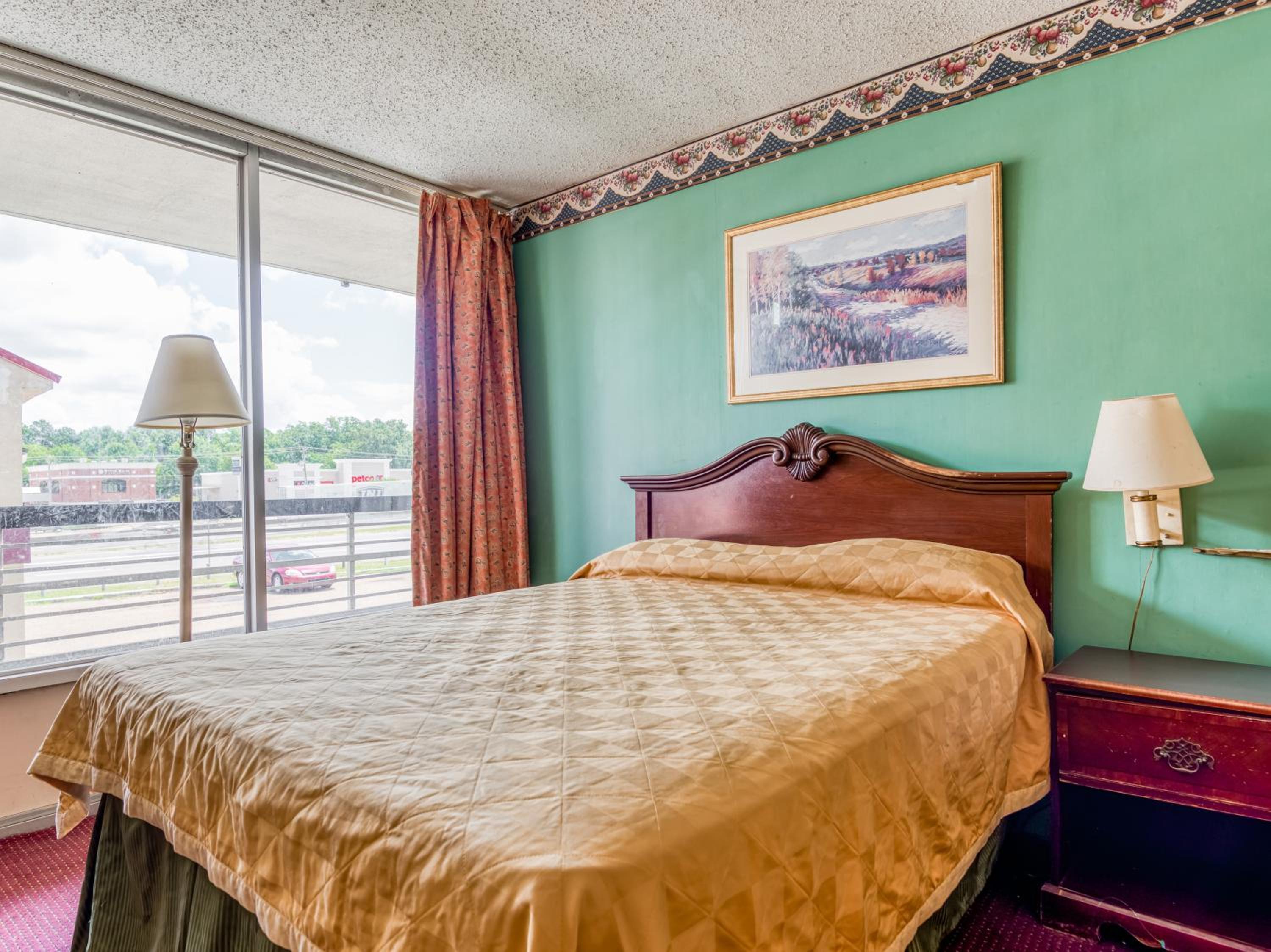 Queen Room With Two Queen Beds photo 3