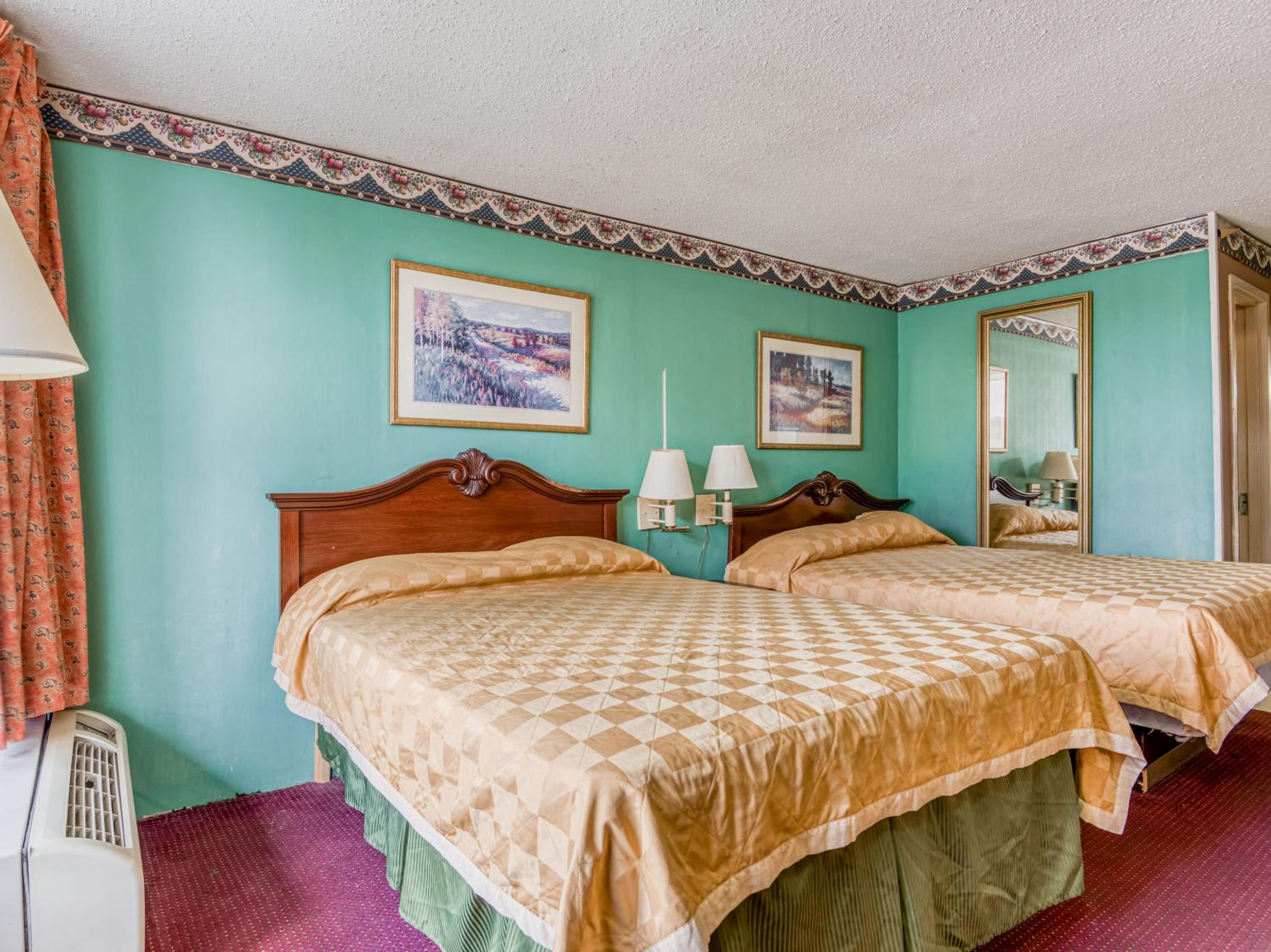 Queen Room With Two Queen Beds photo 1
