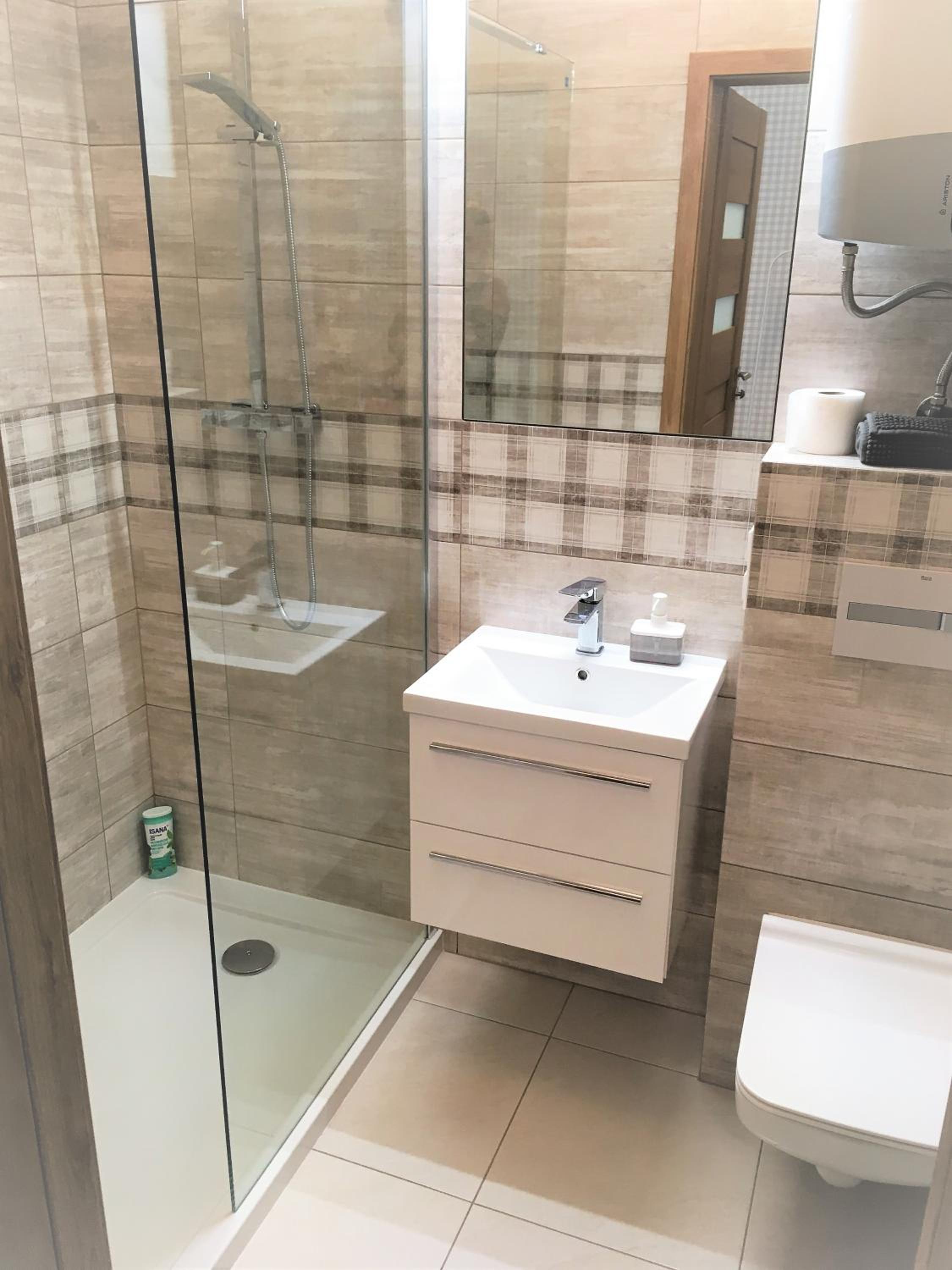 Double Room with Private Bathroom - Photo 4