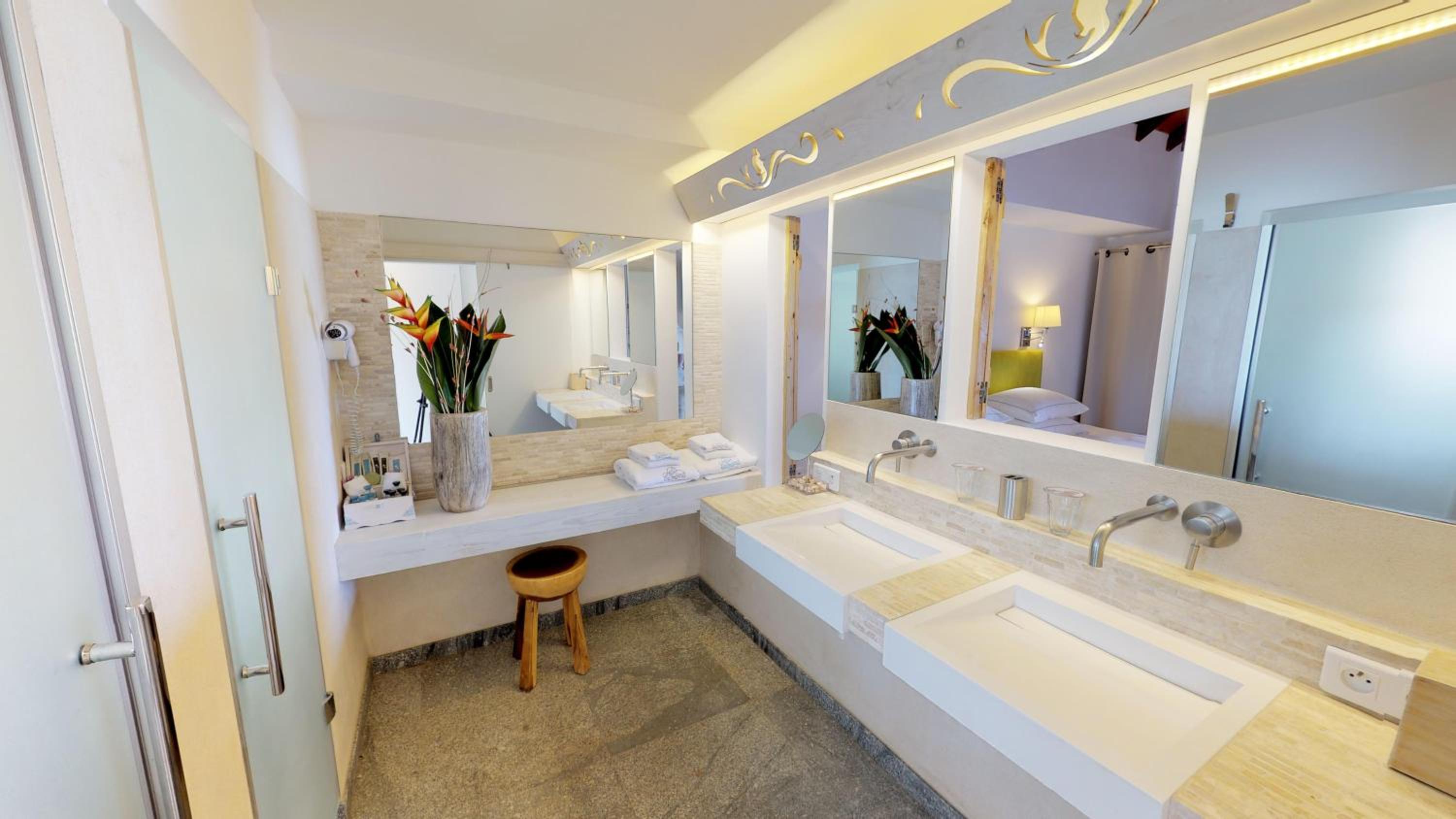 King Suite with Sea View photo 2
