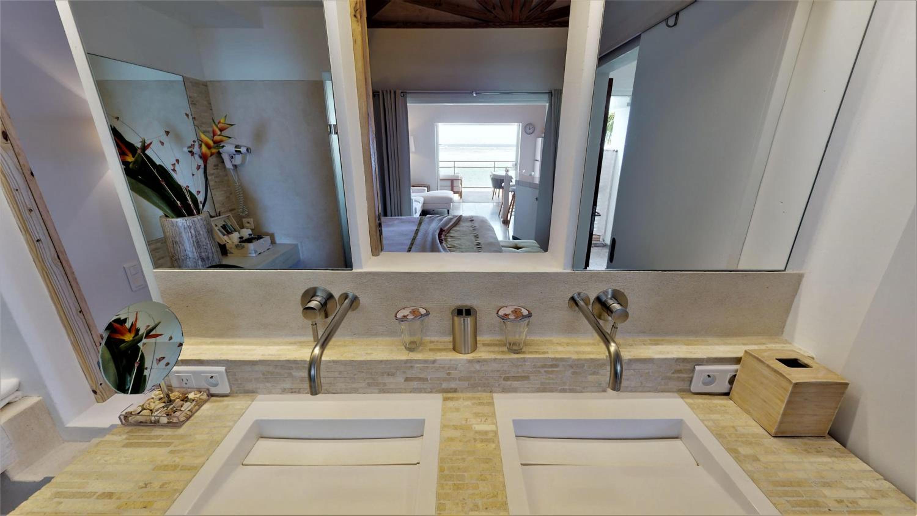 King Suite with Sea View photo 3