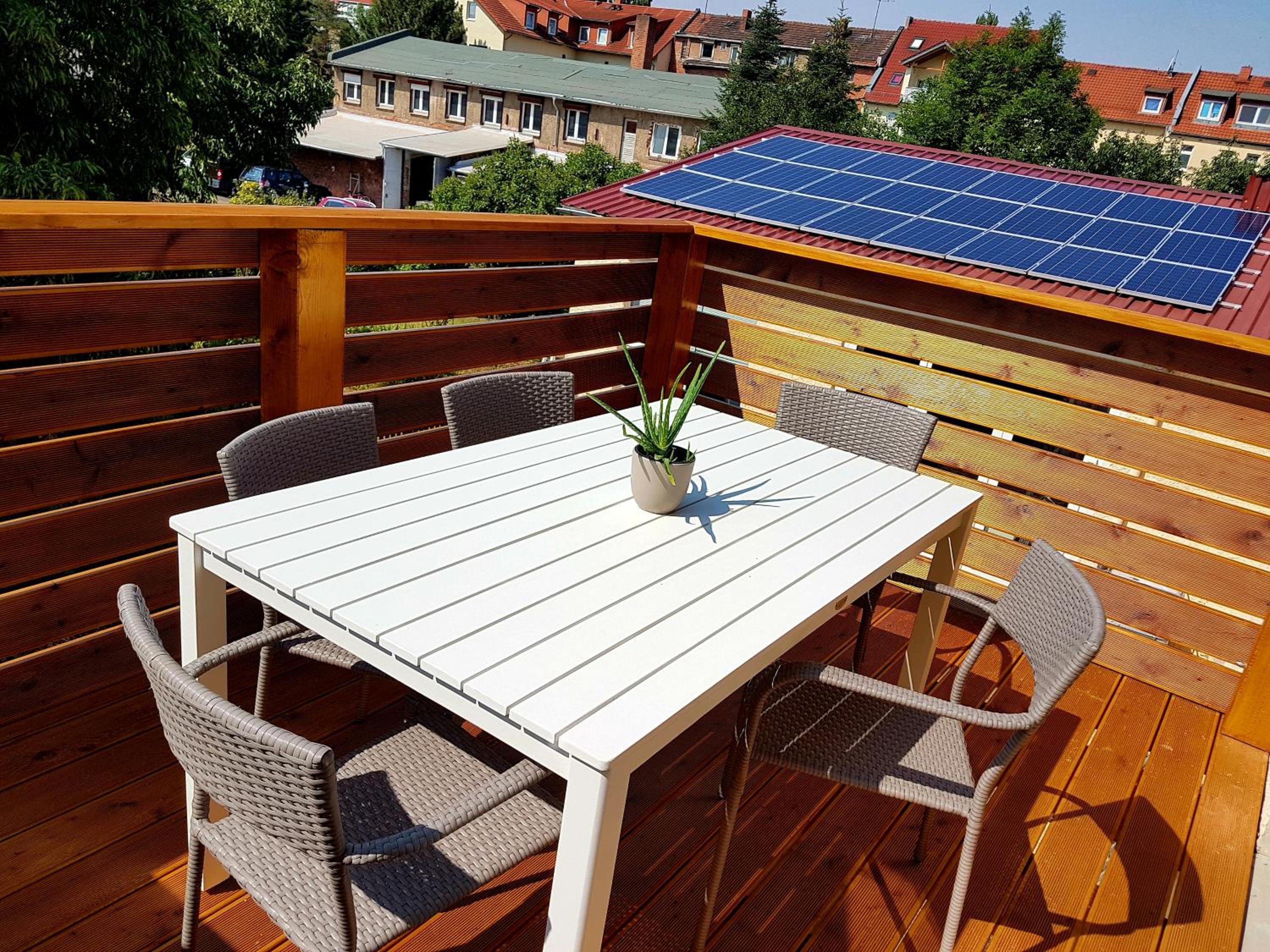 Apartment with Balcony - Photo 2