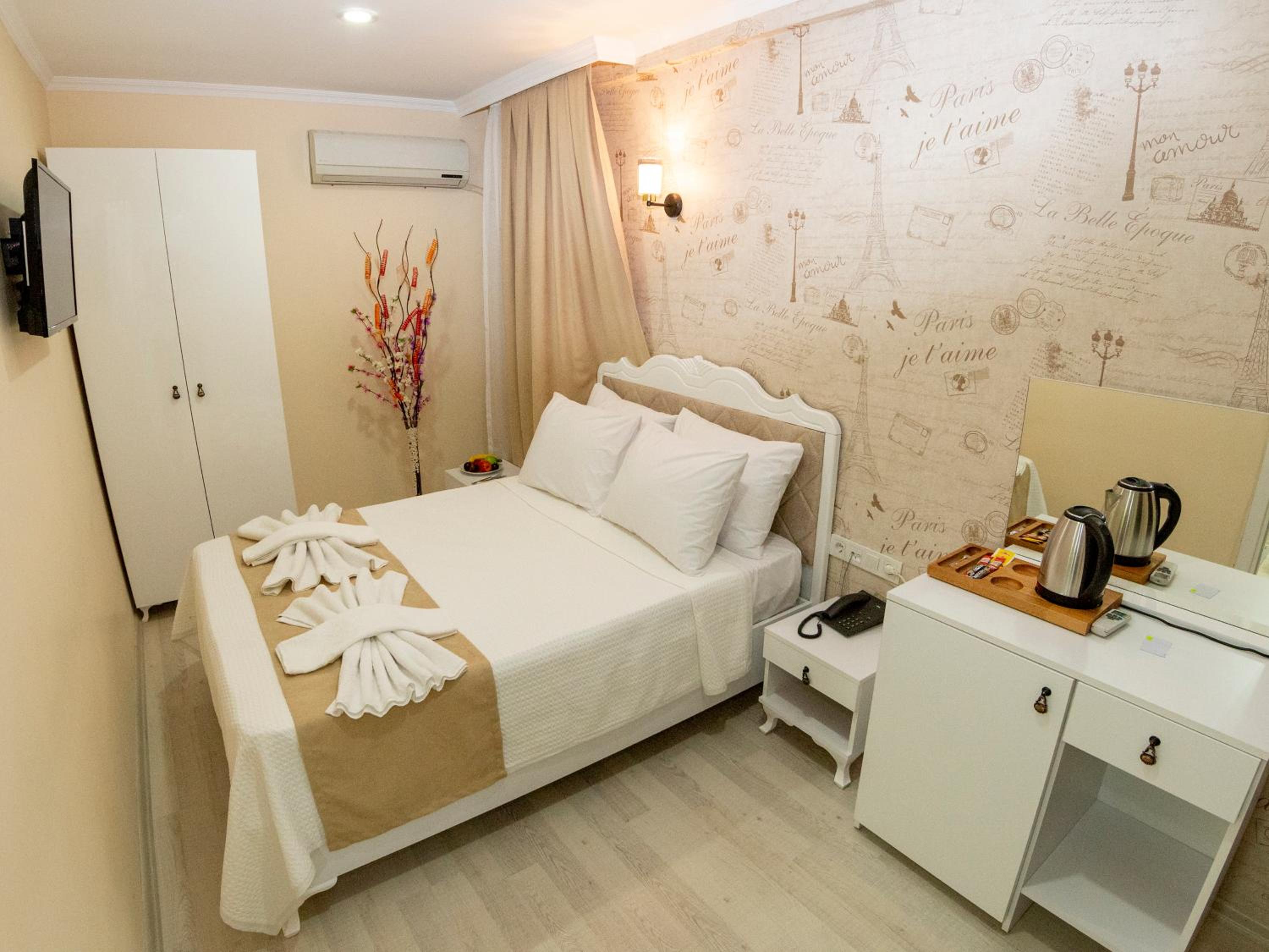 Economy Double Room (No View) photo 3
