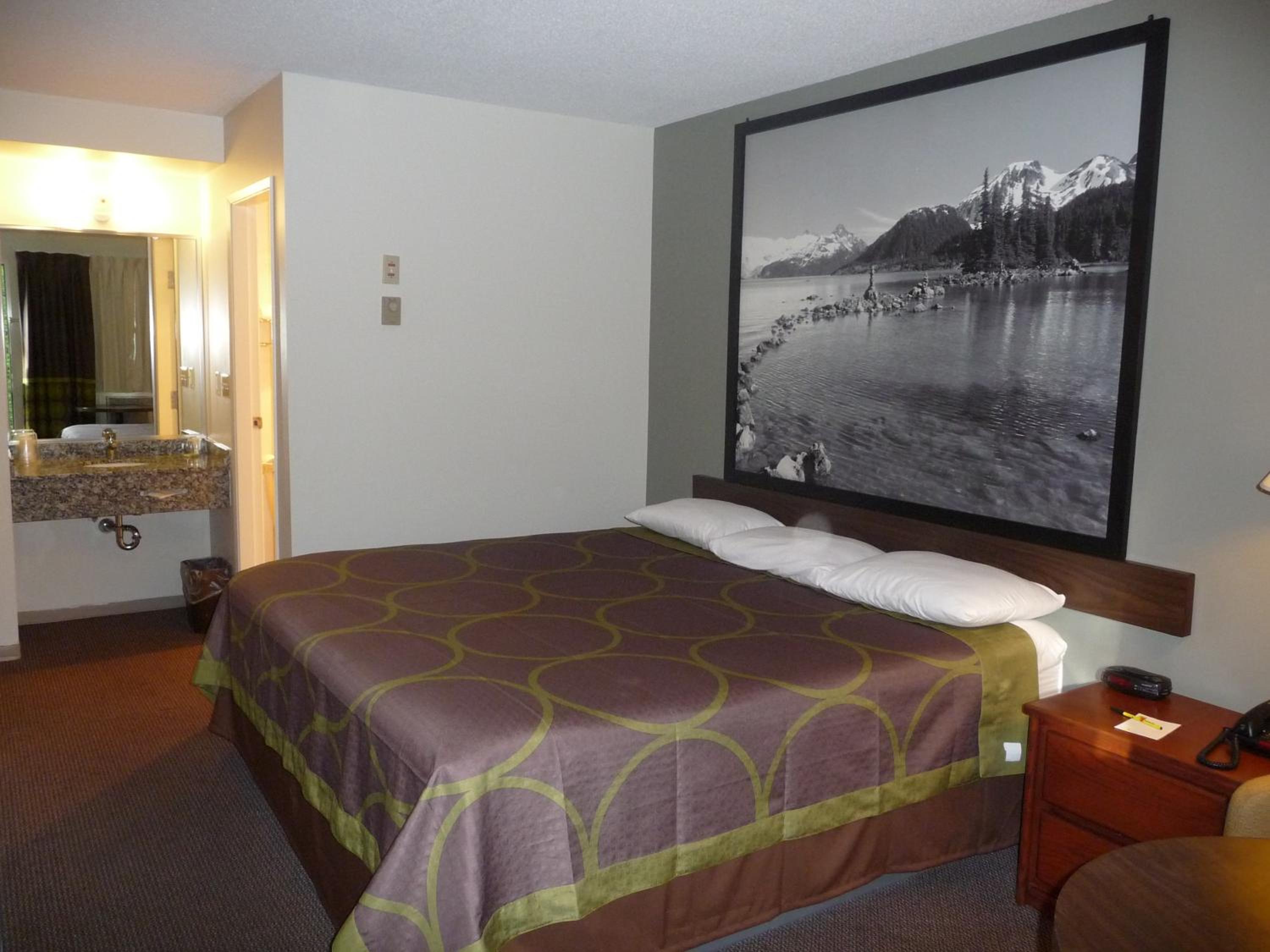 King Room - Non-Smoking - Photo 5
