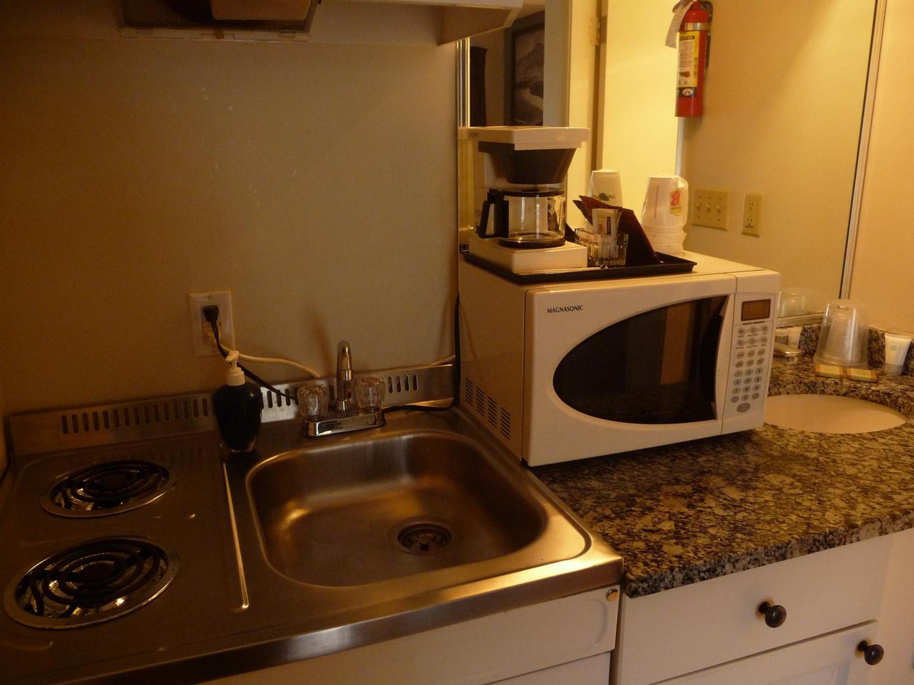 Deluxe Double Studio with Two Double Beds - Non-Smoking - Photo 6