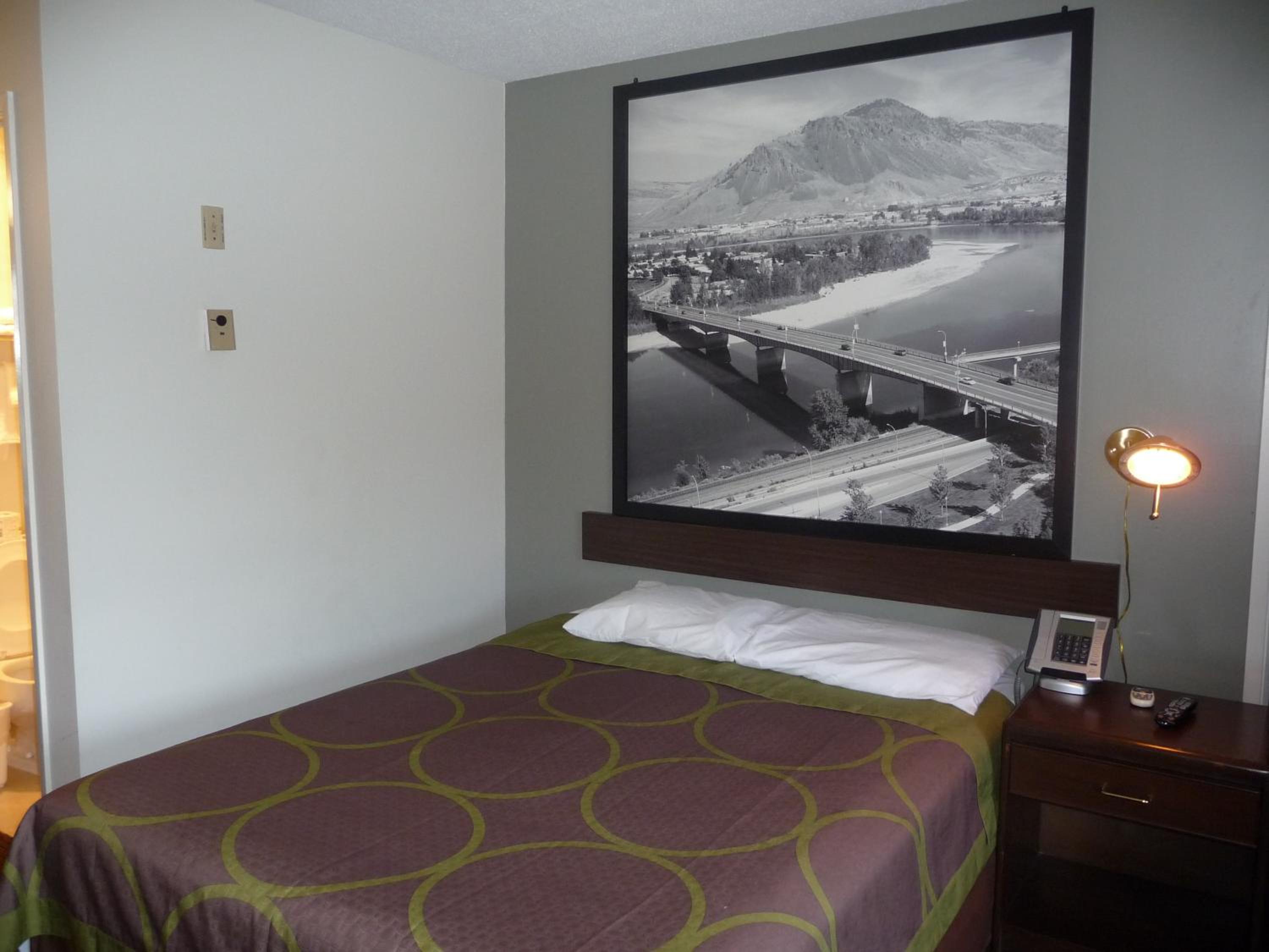 Deluxe Queen Suite - Photo 2