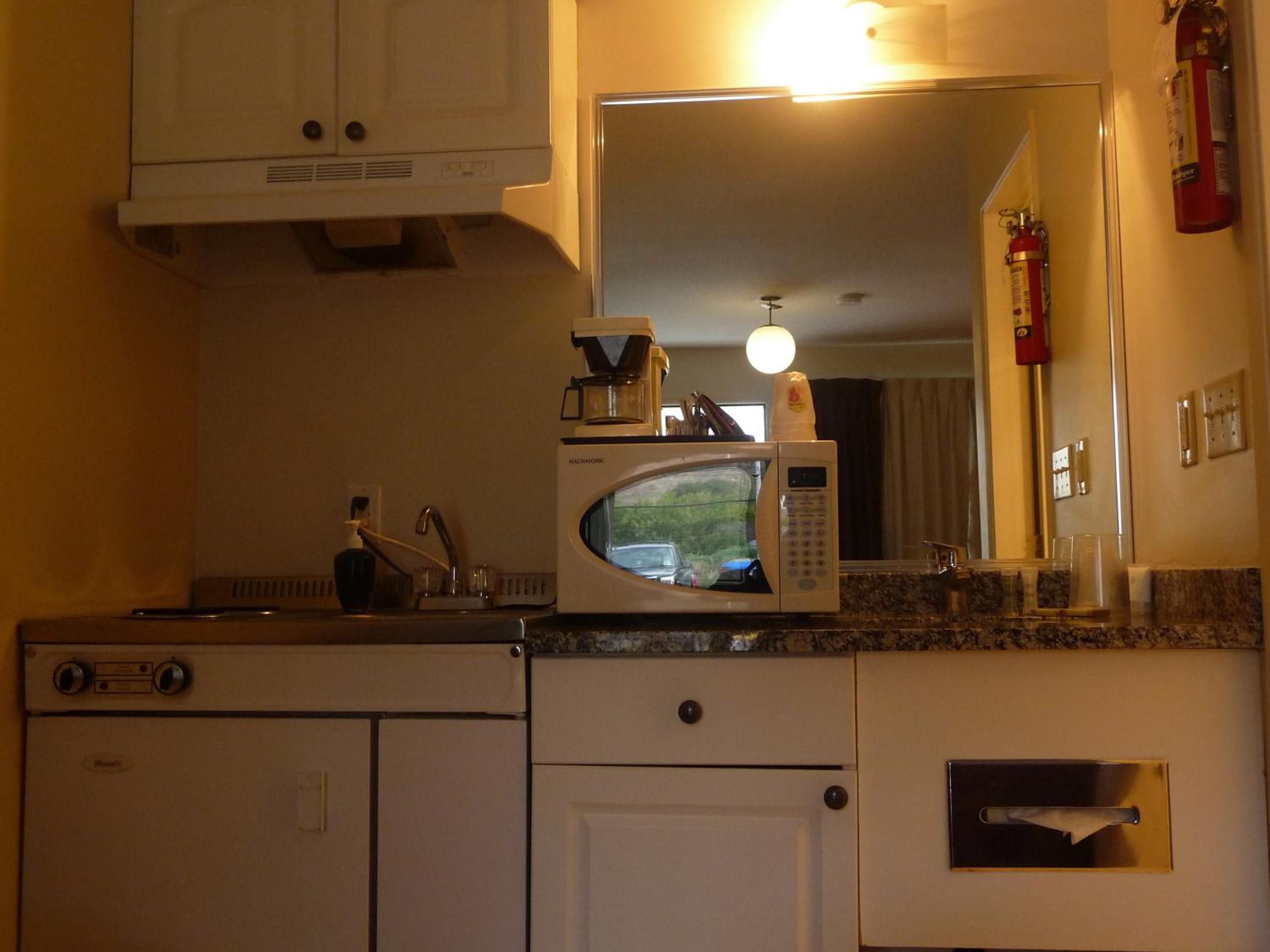 King Room - Non-Smoking - Photo 4