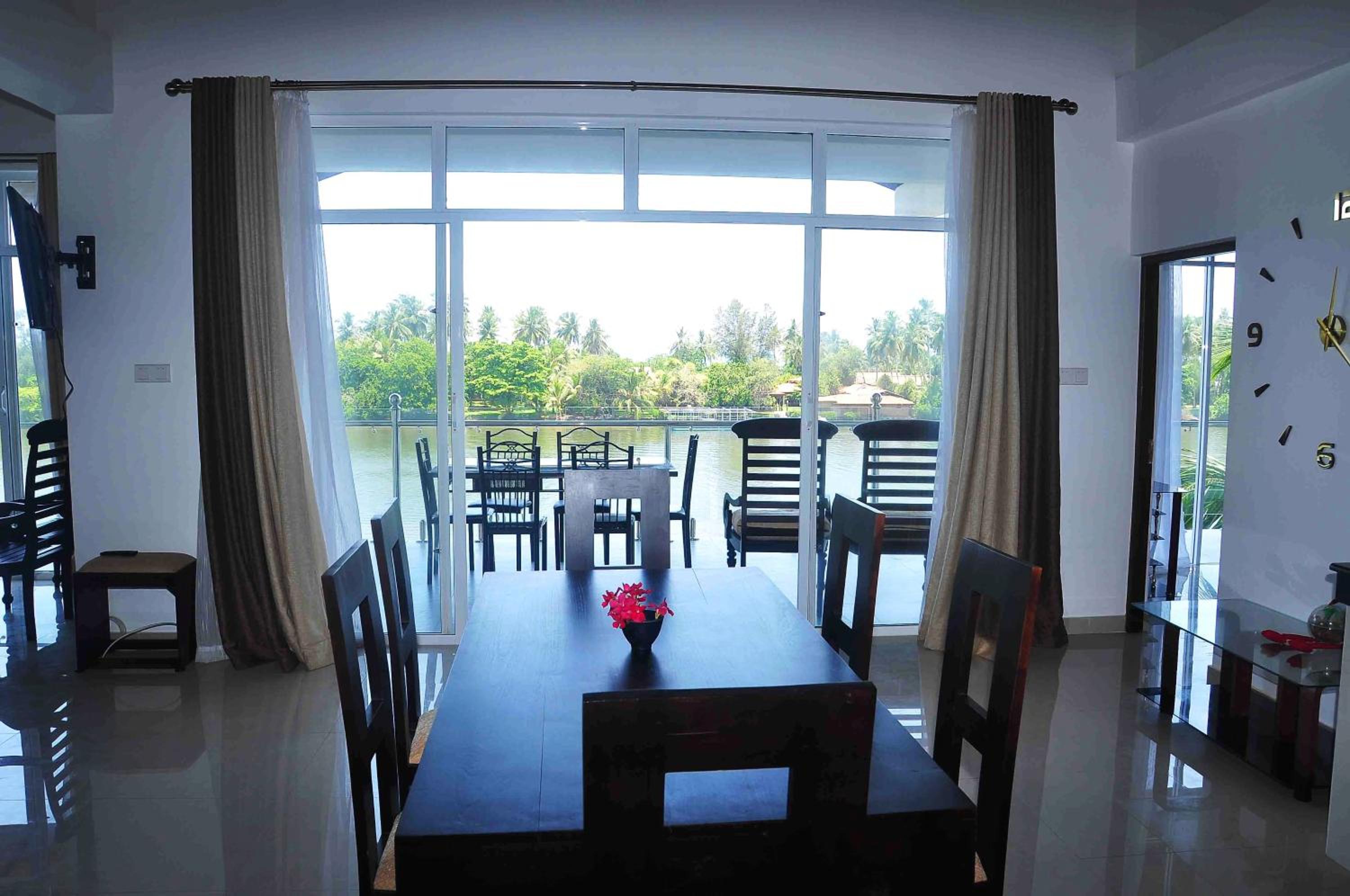 Studio Apartment with Sea View photo 1