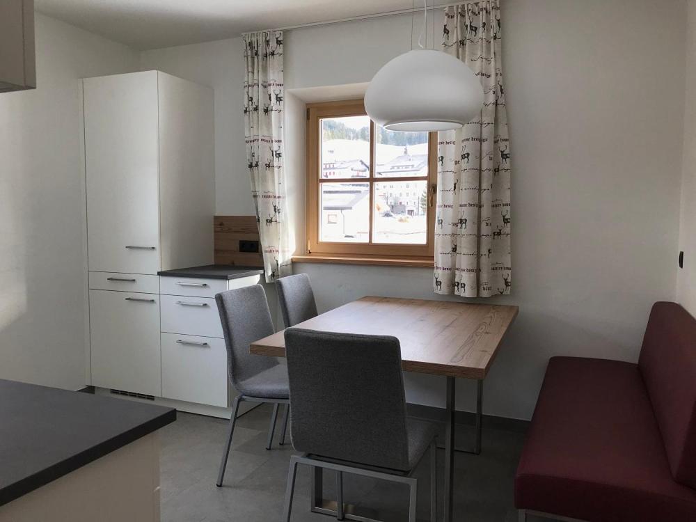 Apartment with Mountain View - Photo 2