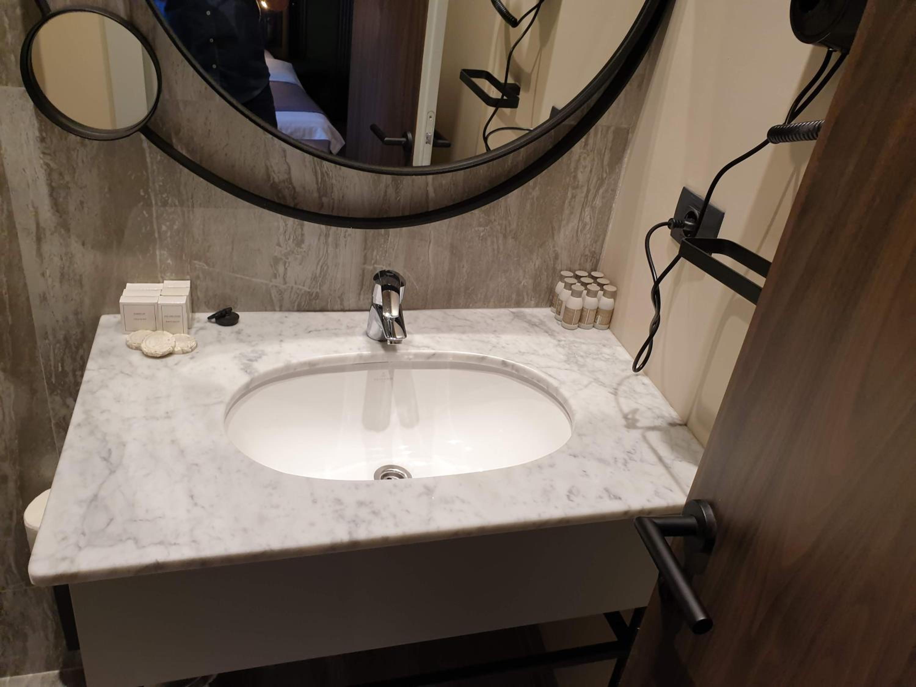 Standard Triple Room - Photo 9