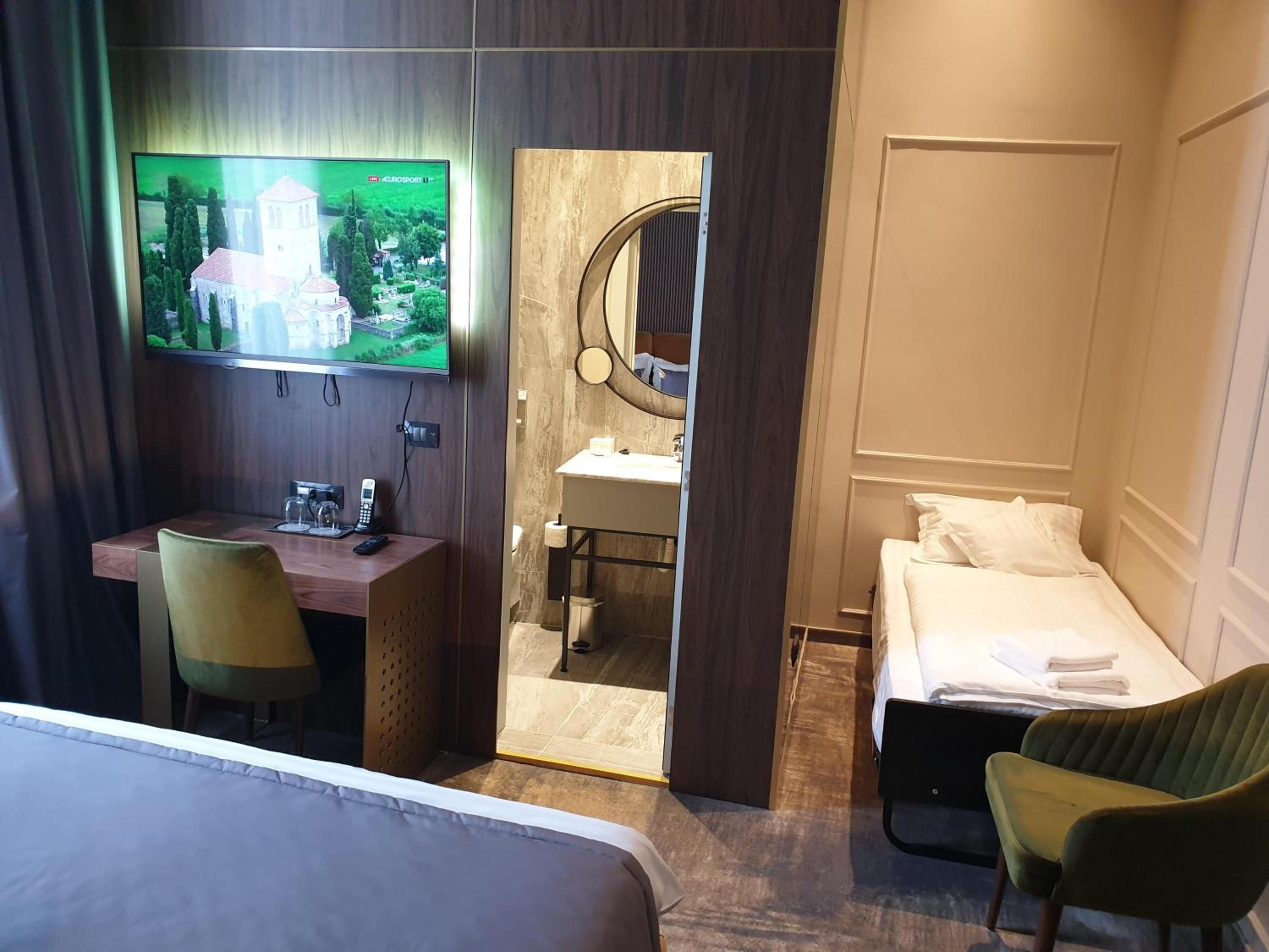 Standard Triple Room - Photo 13