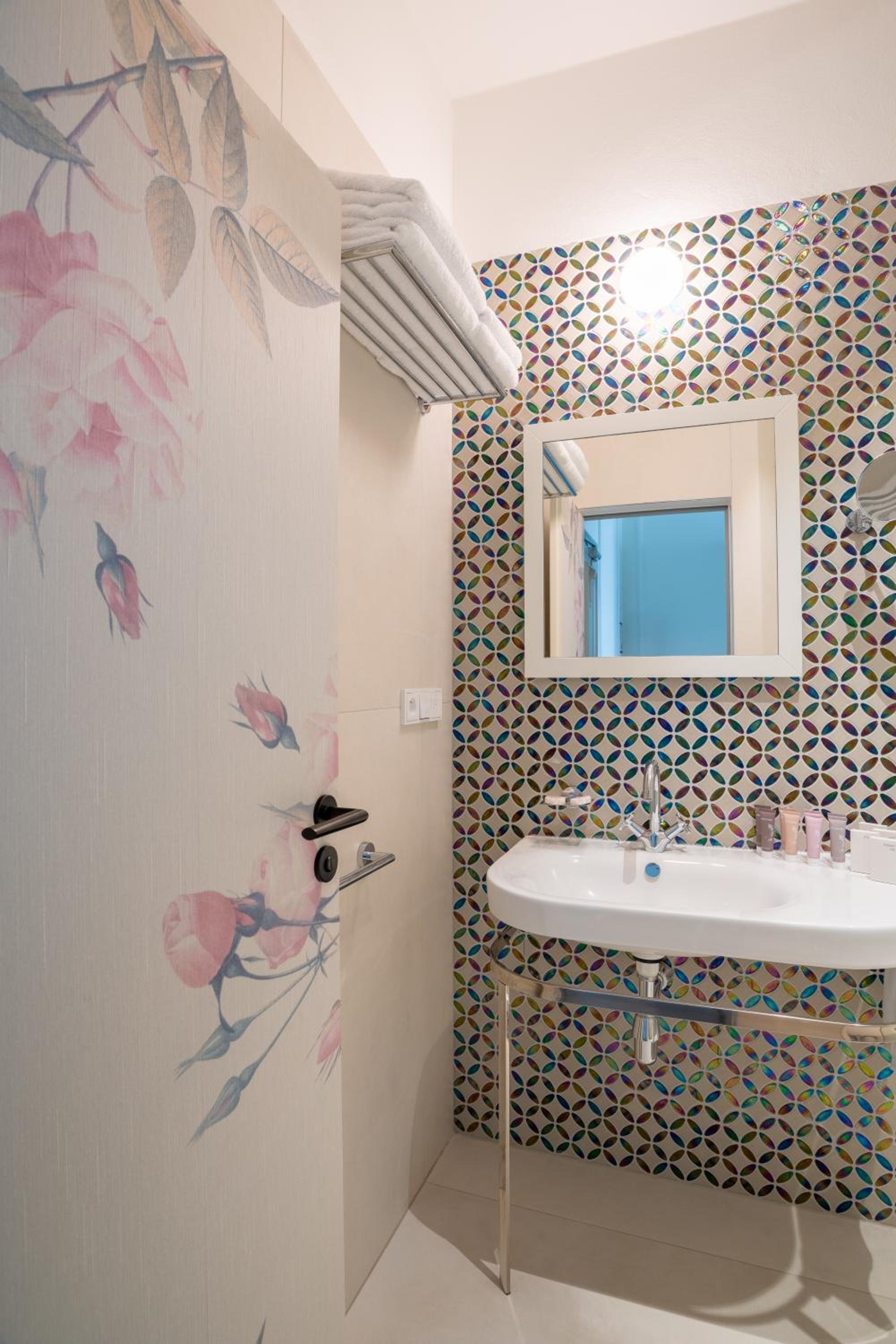 Superior King Room - Photo 4