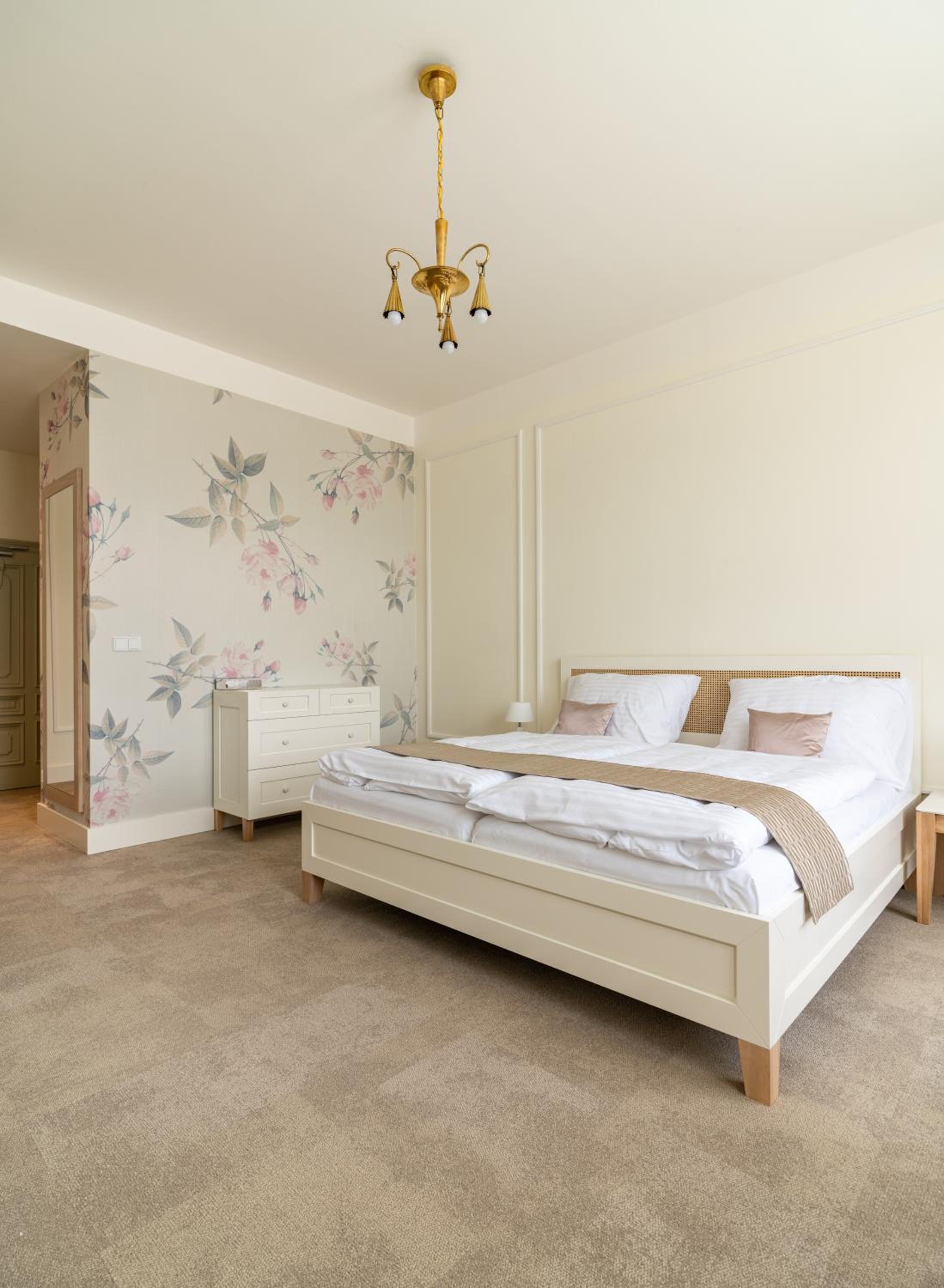 Superior King Room - Photo 2