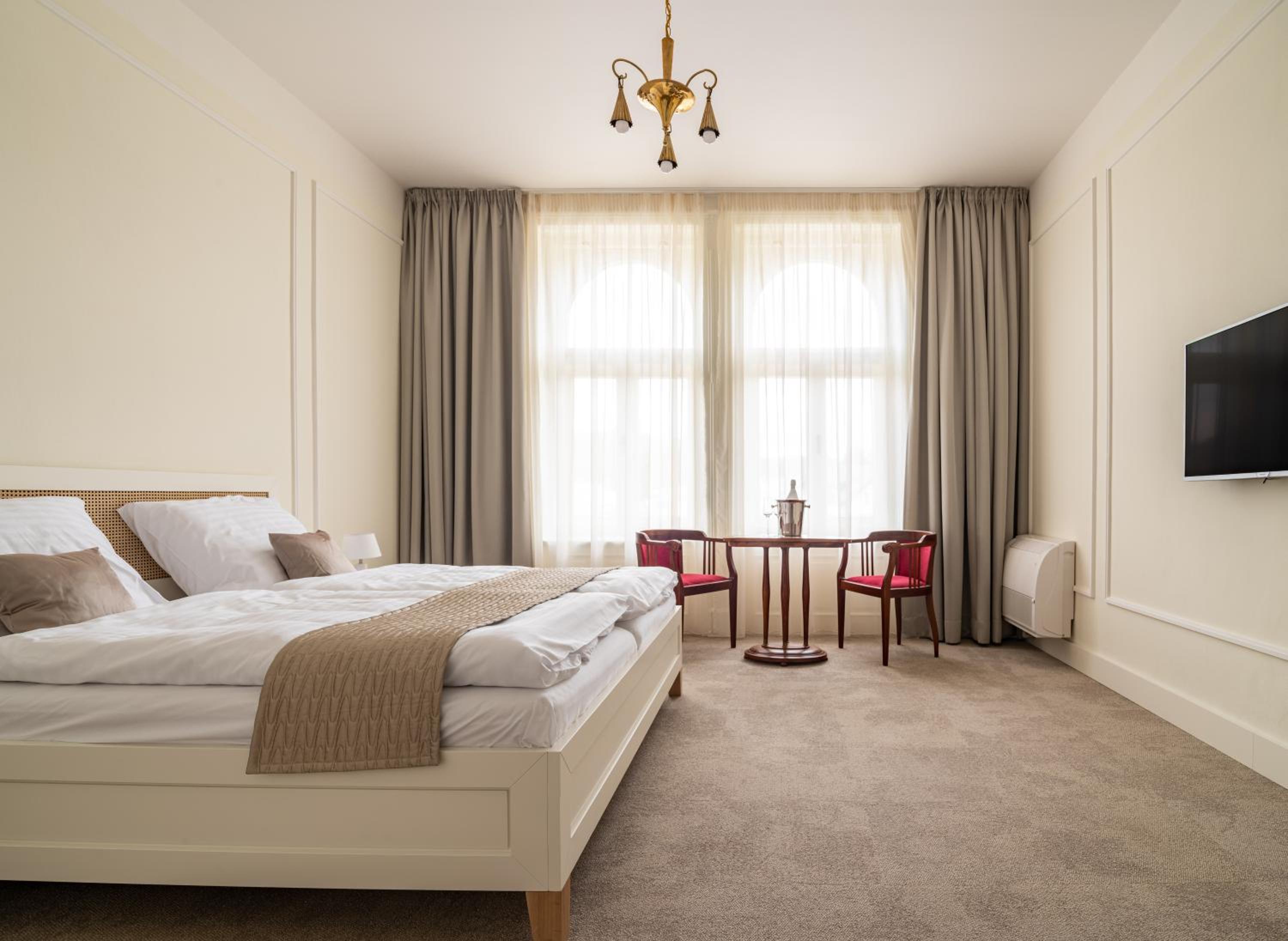 Superior King Room - Photo 1