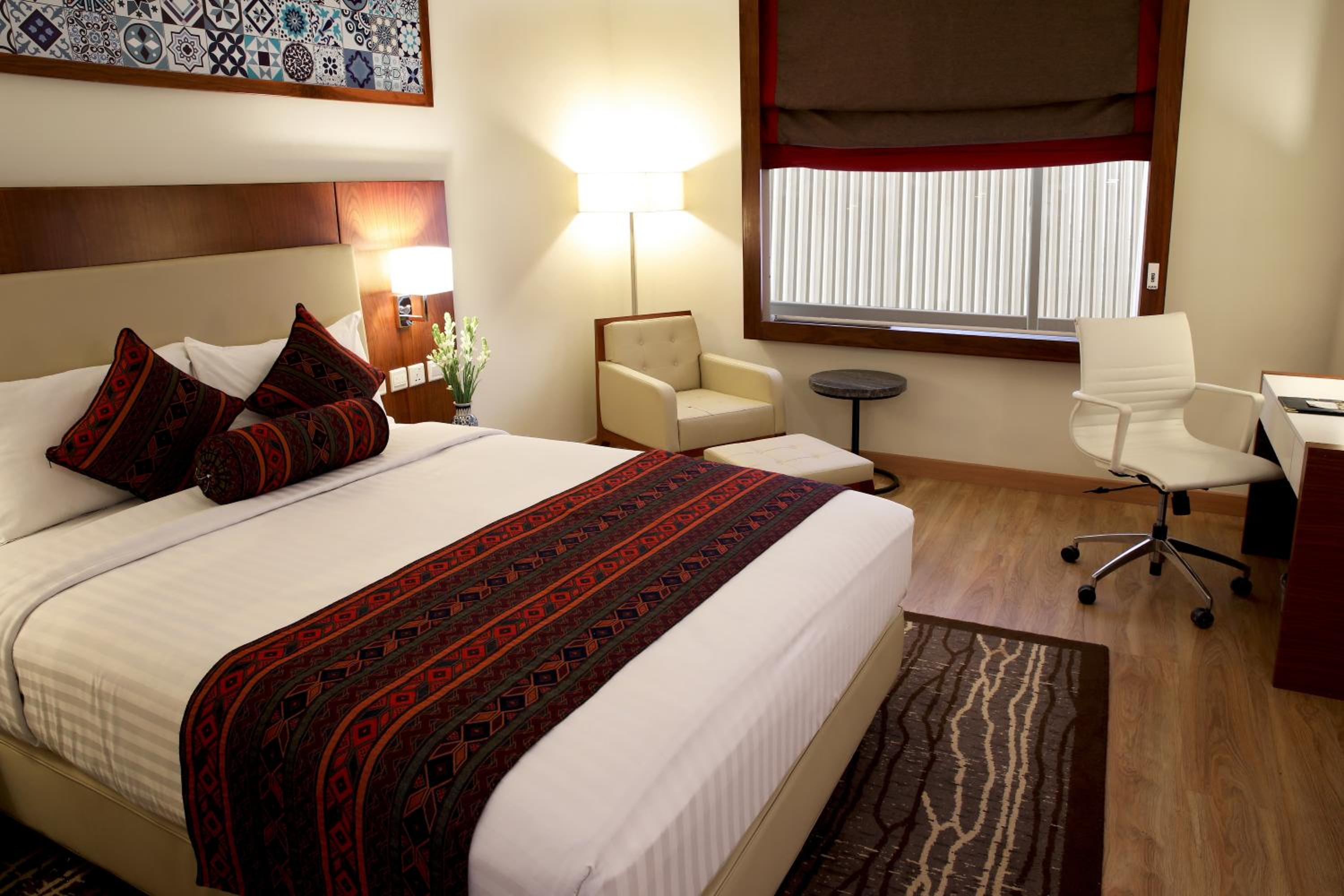 Deluxe Queen Room - Photo 5