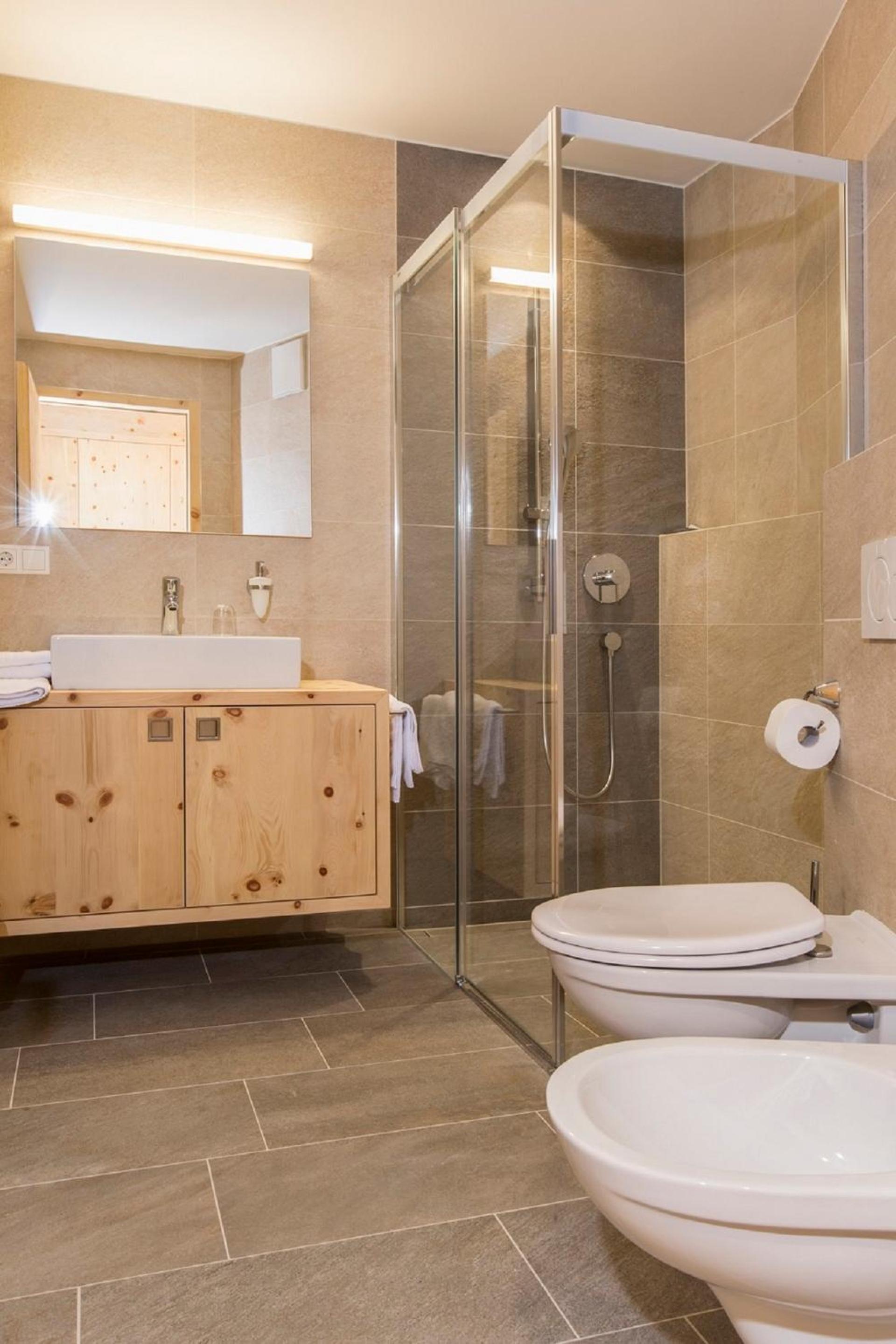 Deluxe Double Room with Balcony - Photo 5