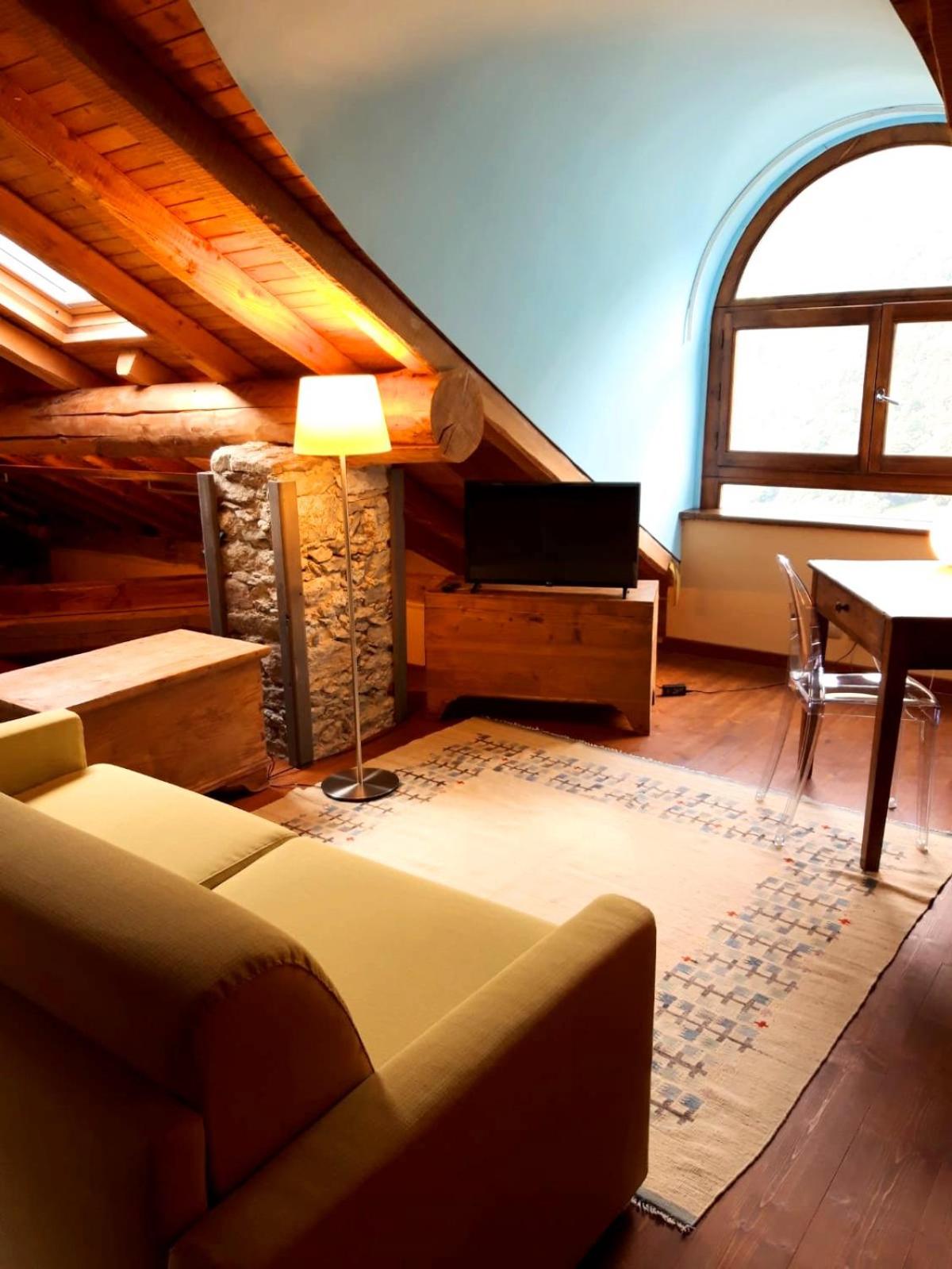 One-Bedroom House - Photo 6