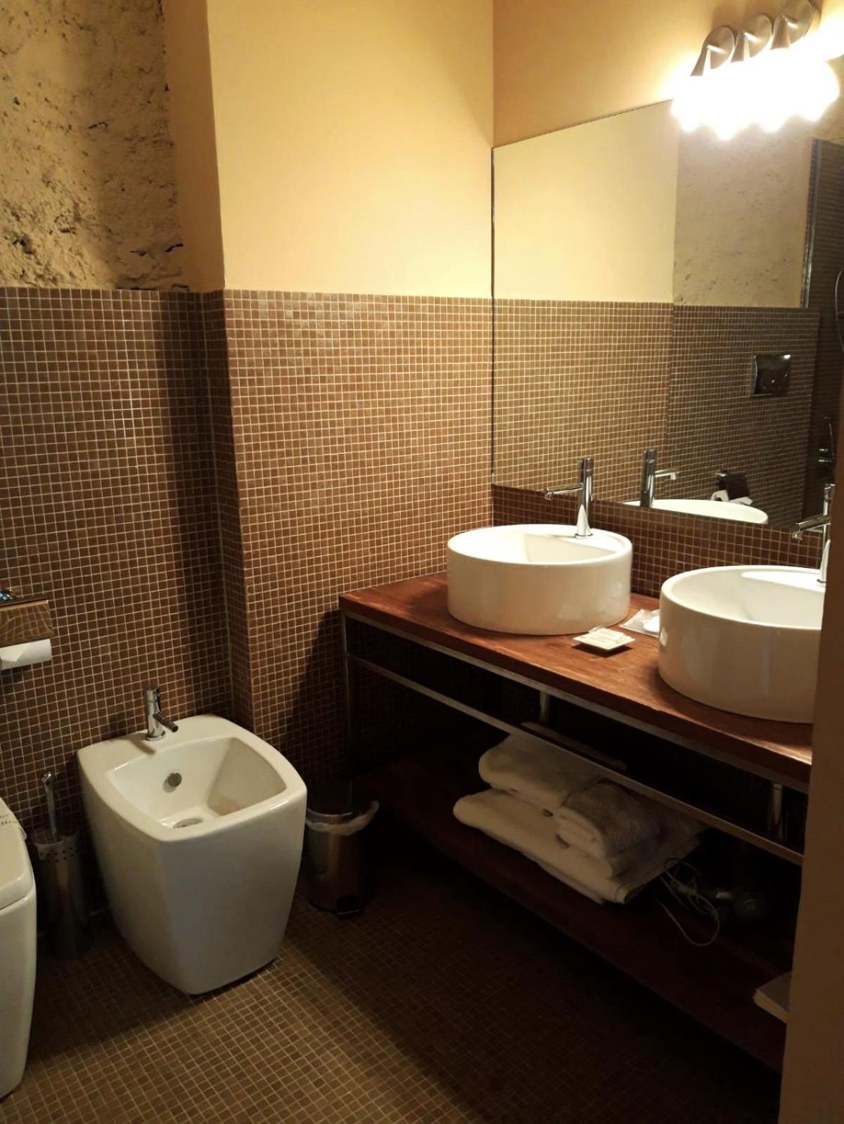 One-Bedroom House - Photo 2