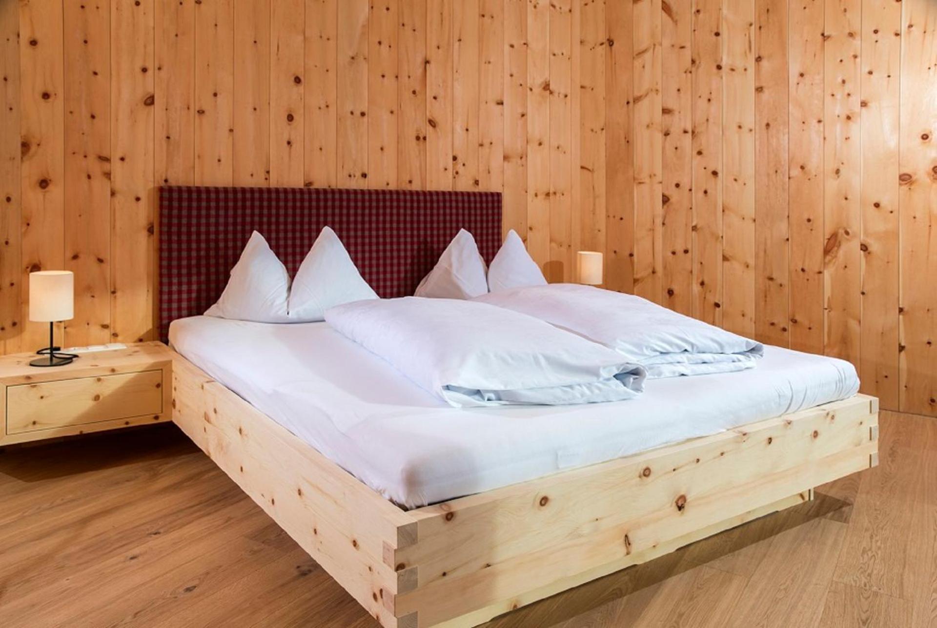 Deluxe Double Room with Balcony - Photo 2