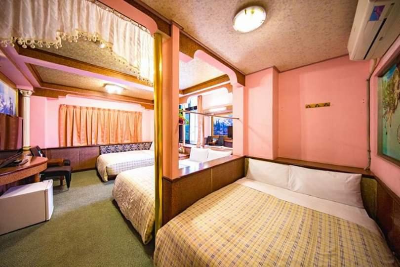 Family Room (6 Adults)