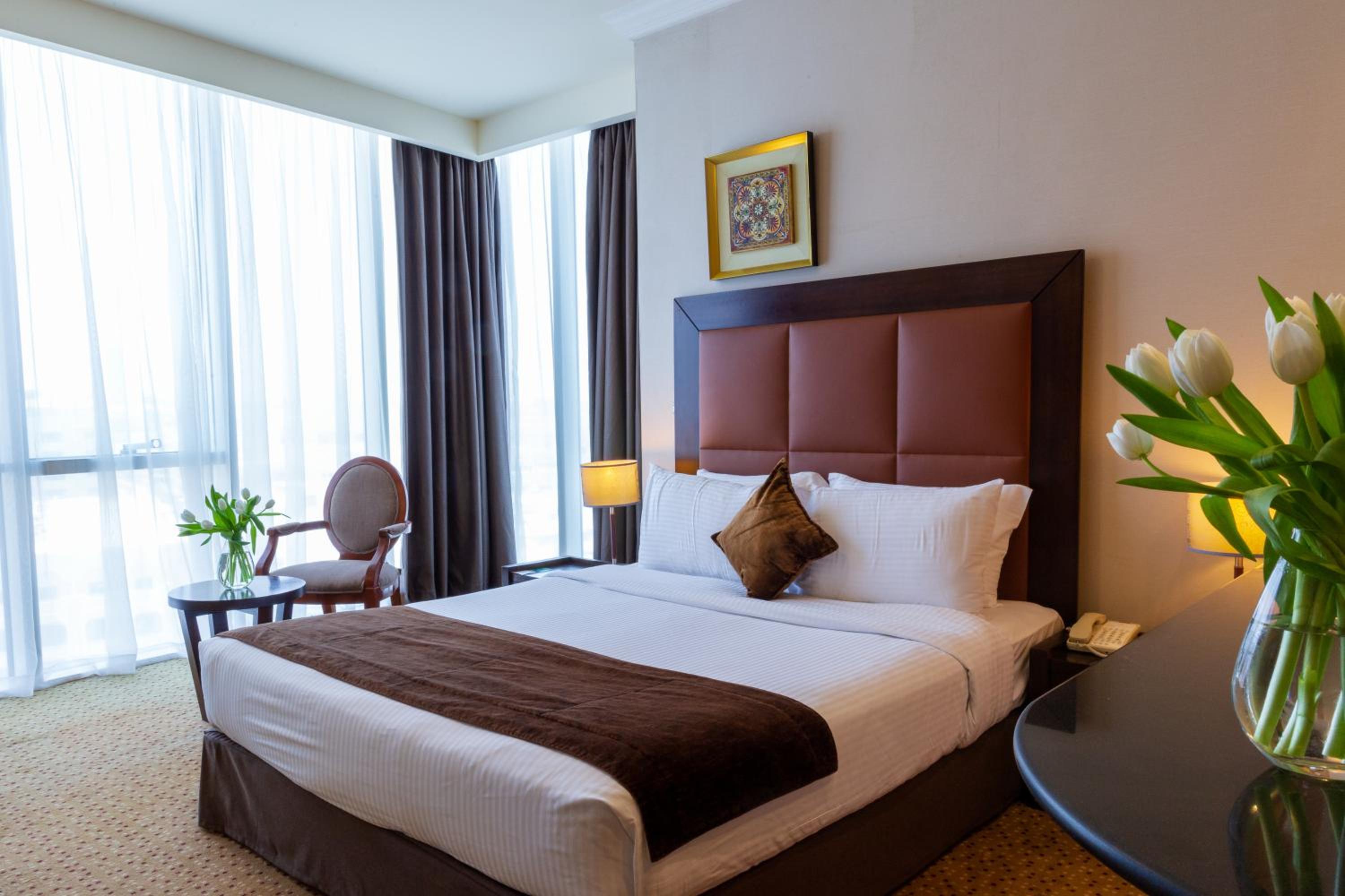 Deluxe Room - Photo 9