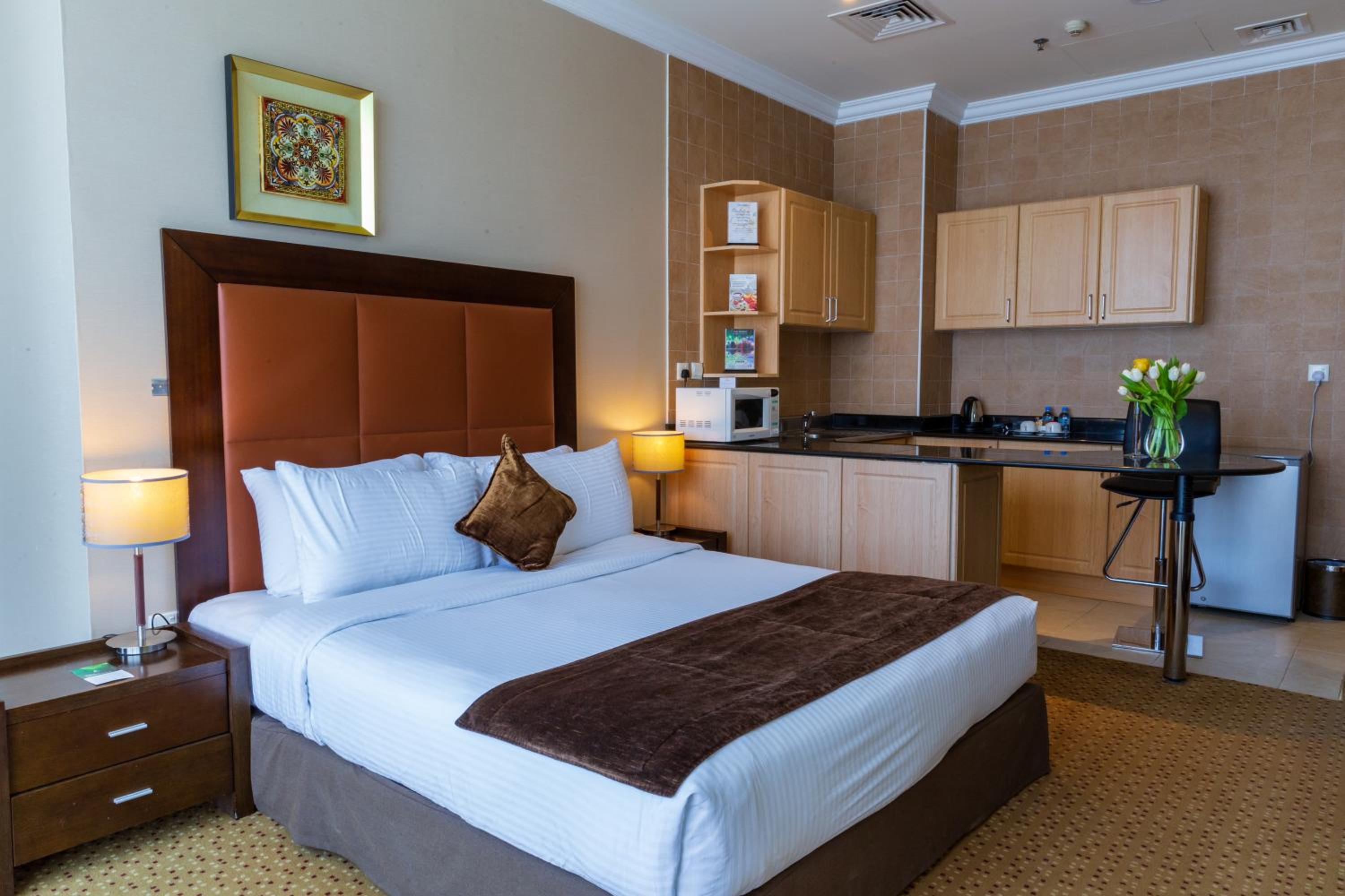 Deluxe Room - Photo 10
