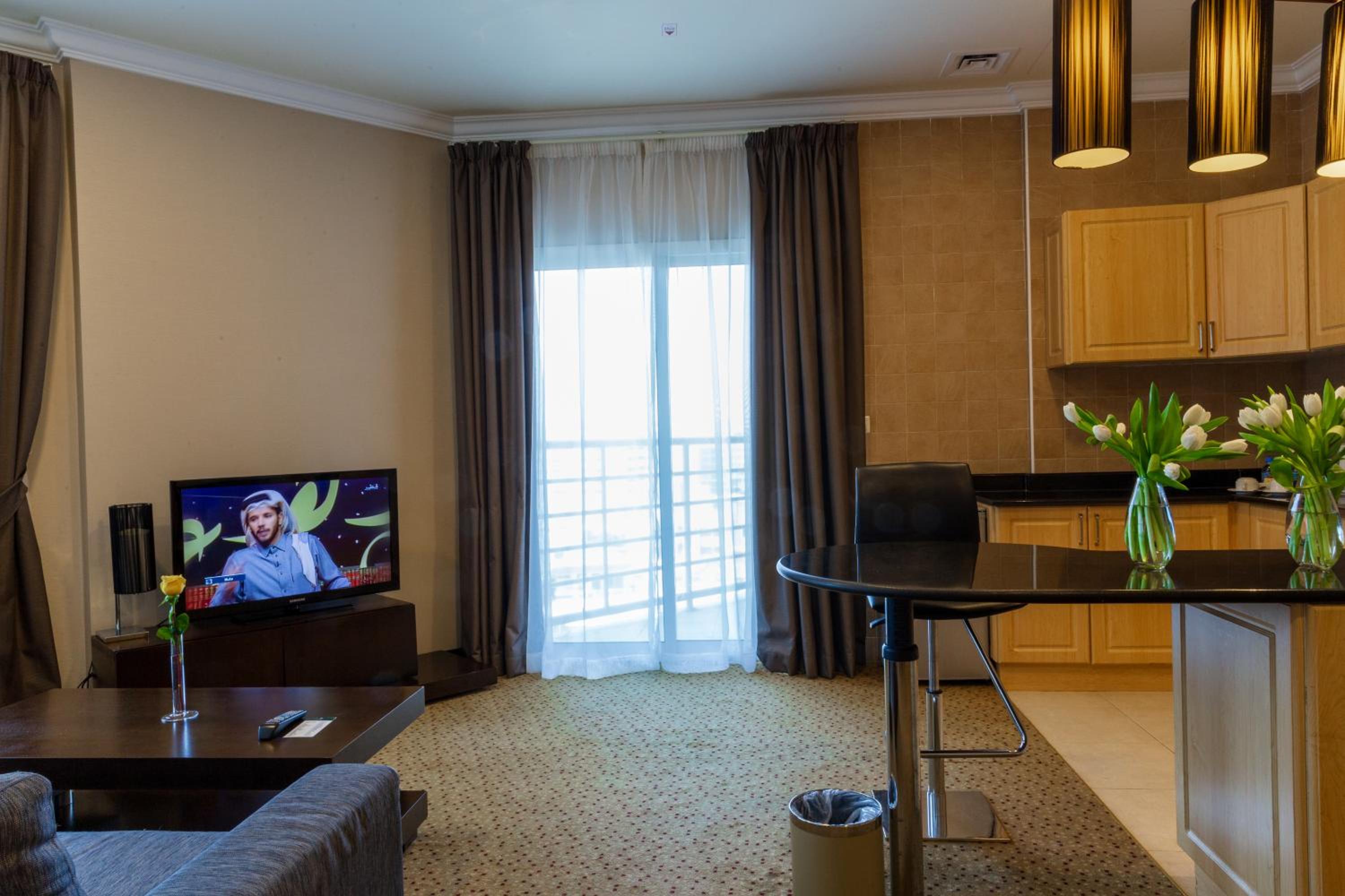 Deluxe Suite - Photo 11