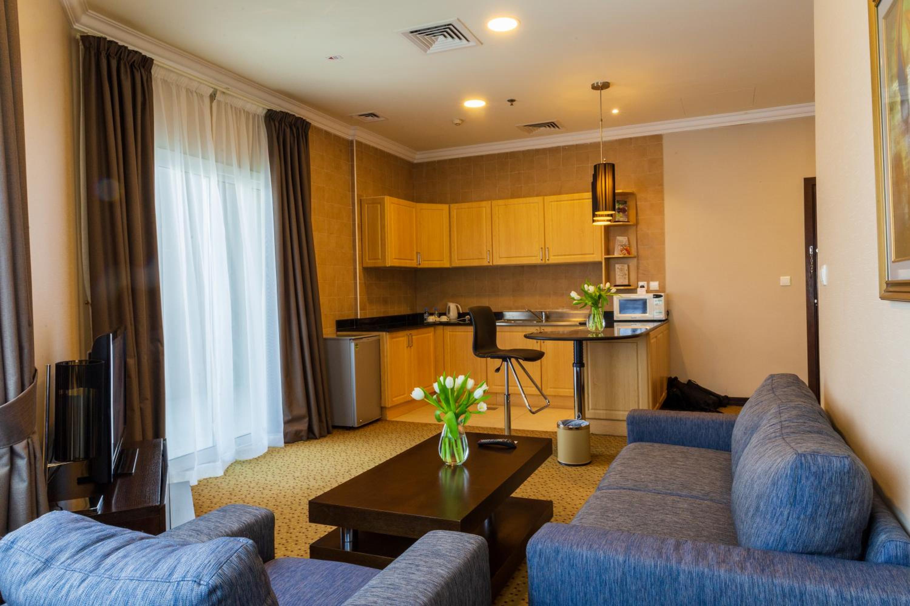 Deluxe Suite - Photo 13