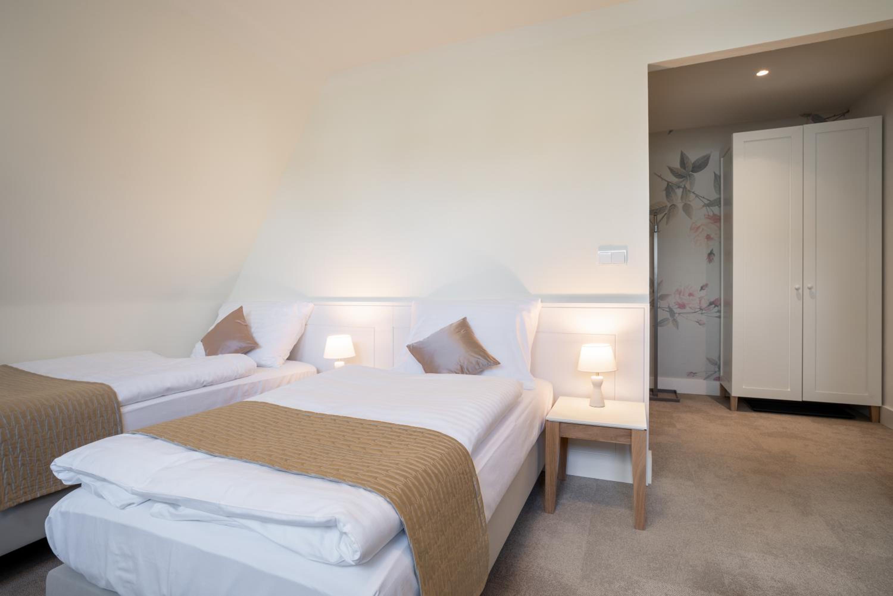 Double or Twin Room - Photo 2