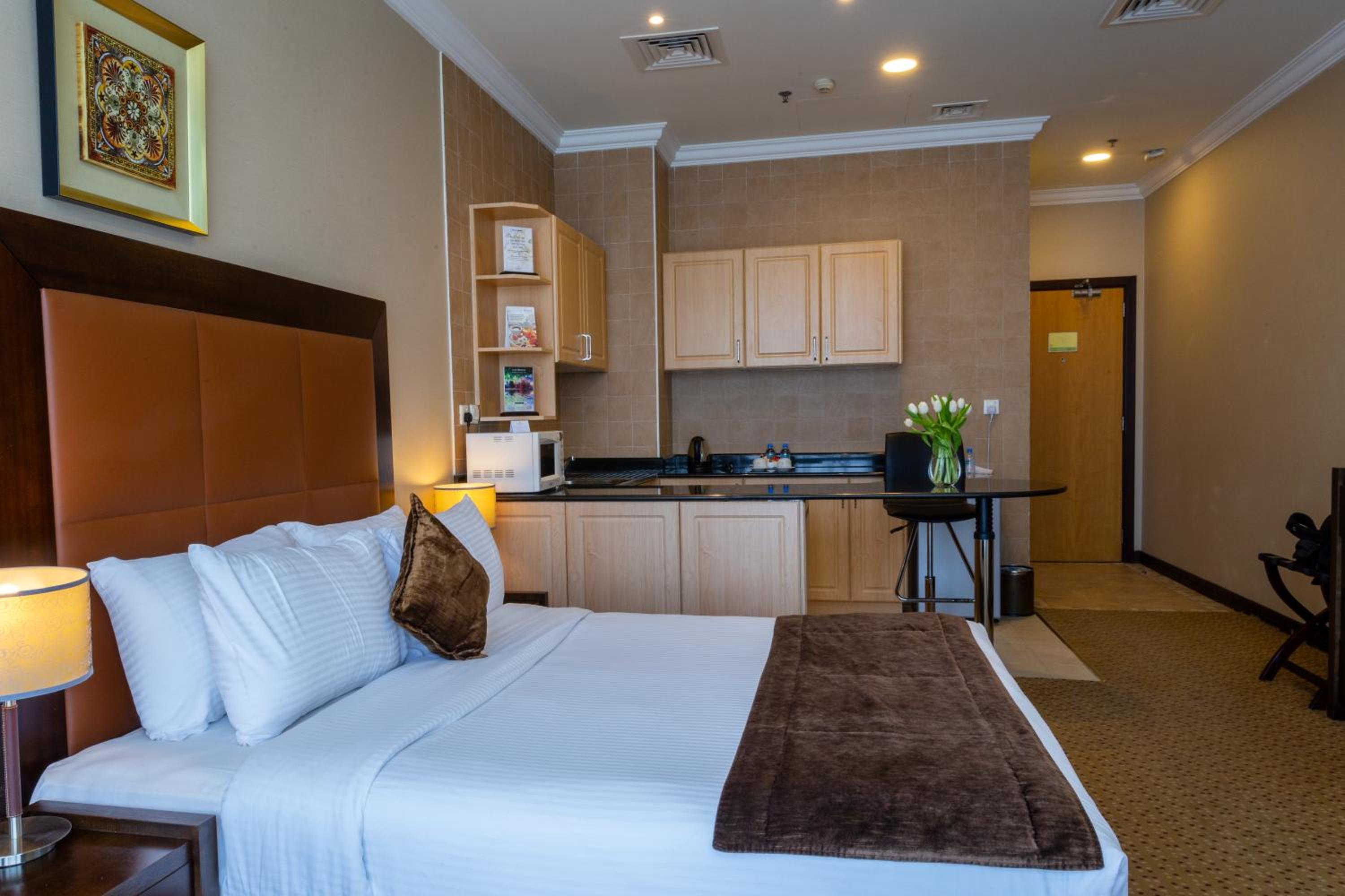 Deluxe Room - Photo 11