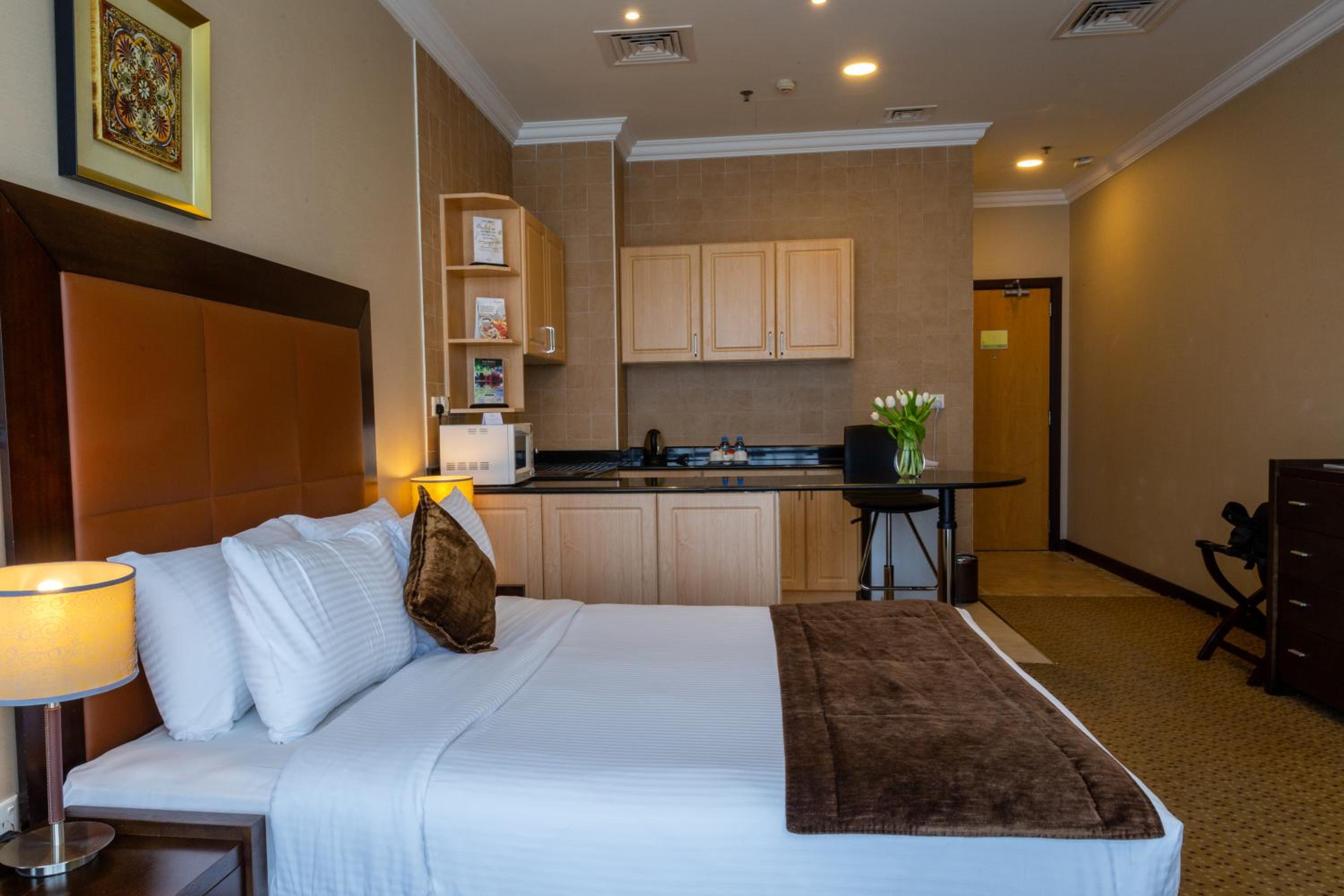 Deluxe Room - Photo 12